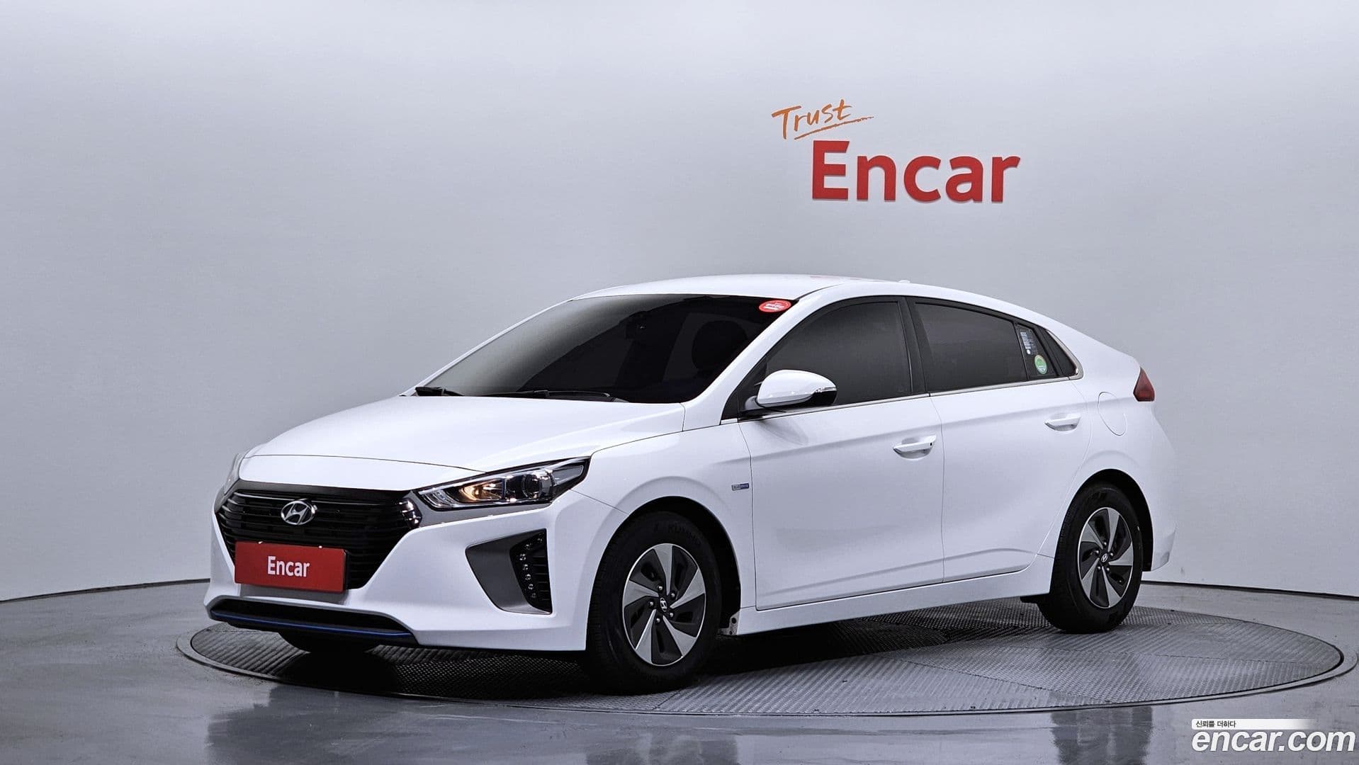Main__Slider__Photo:Ioniq Hyundai 2016.8-0
