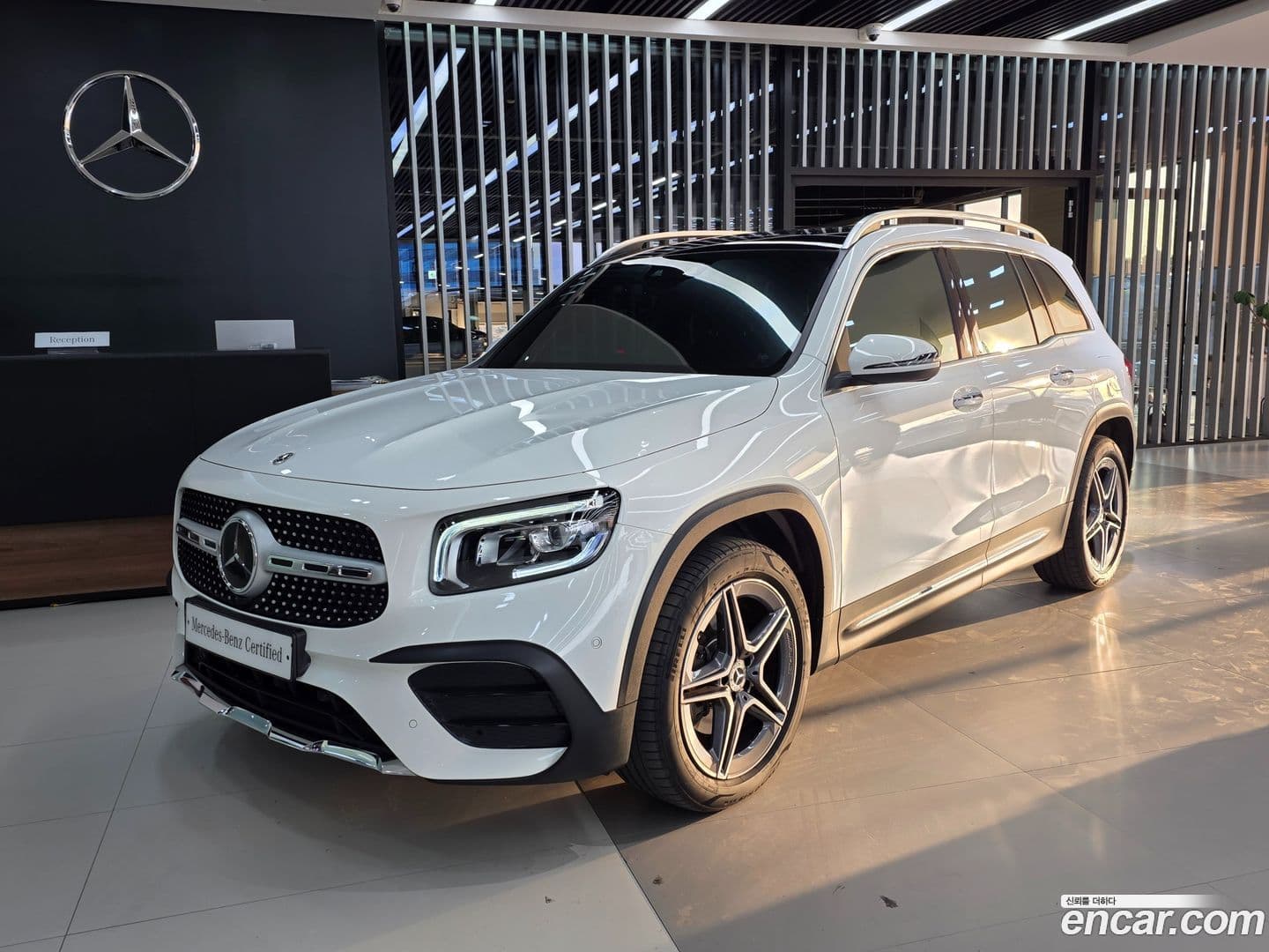 Main__Slider__Photo:GLB-Class Mercedes-Benz 2022.3-0