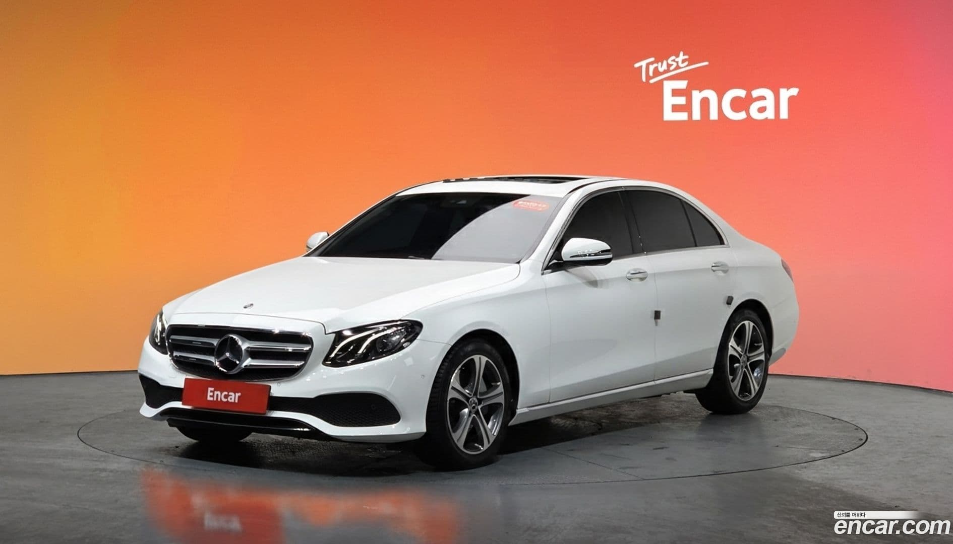Main__Slider__Photo:E-Class Mercedes-Benz 2019.5-0