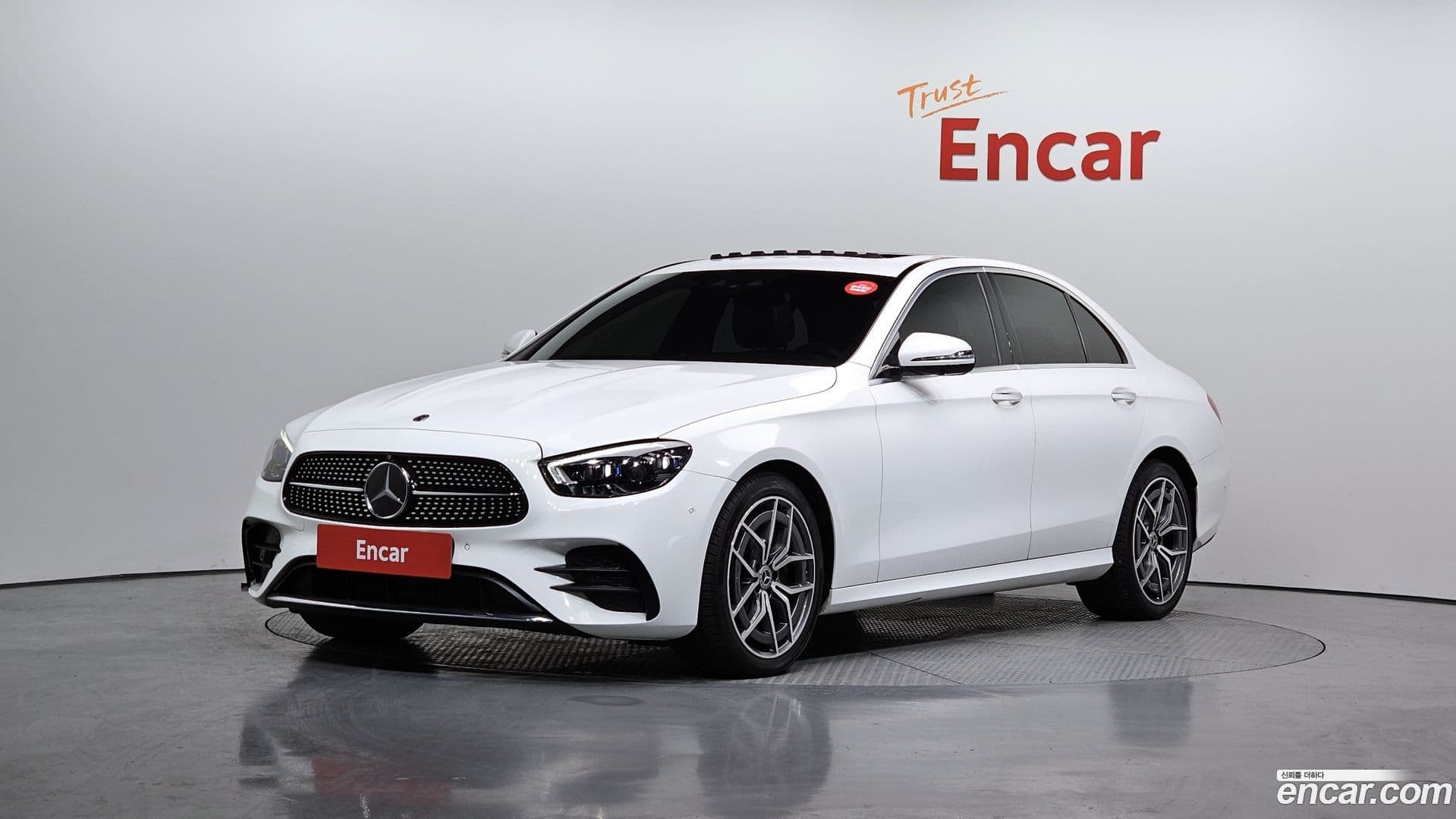Main__Slider__Photo:E-Class Mercedes-Benz 2020.10-0