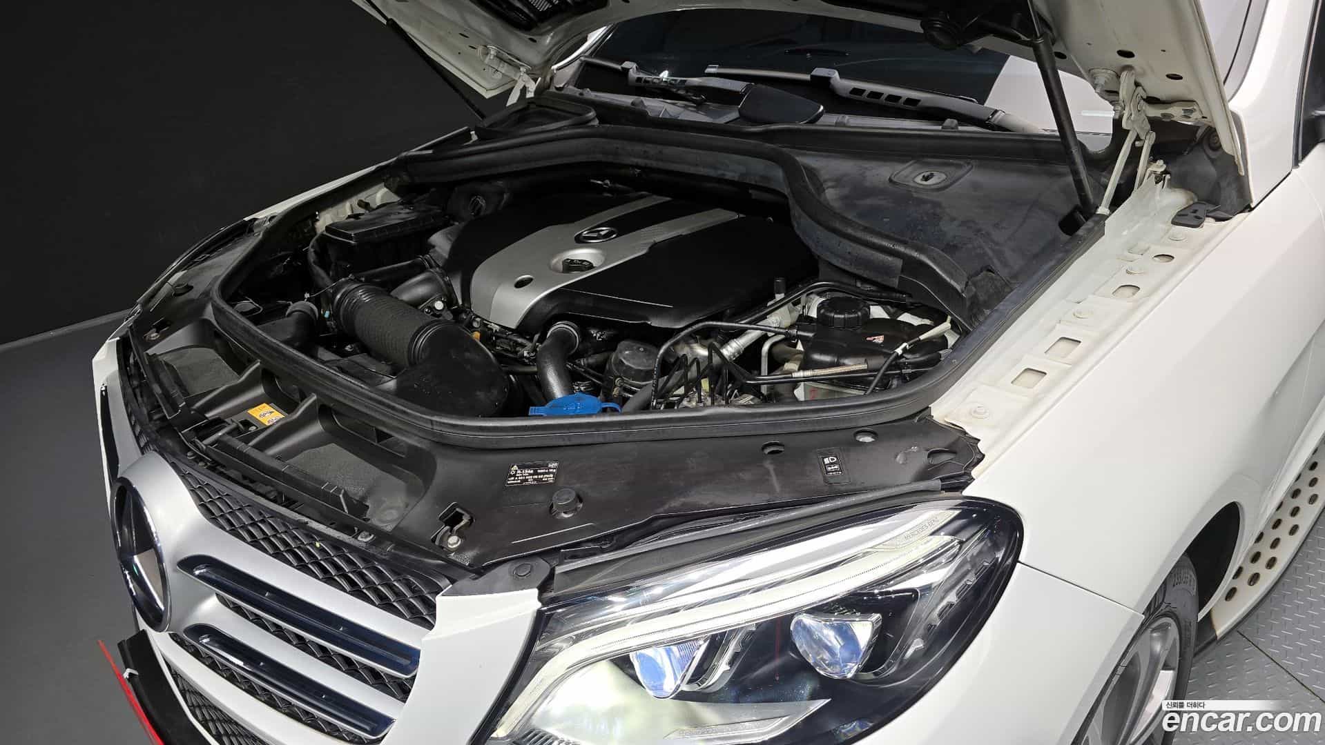 GLE-Class Mercedes-Benz 2016.7-INNER-006