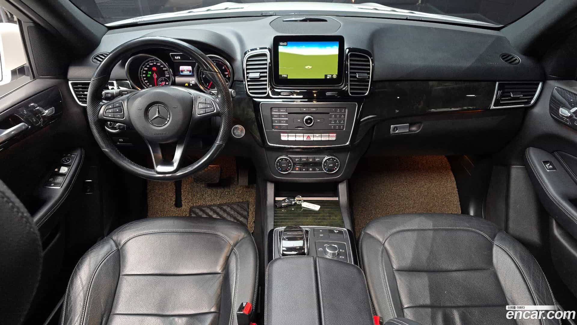 GLE-Class Mercedes-Benz 2016.7-INNER-007