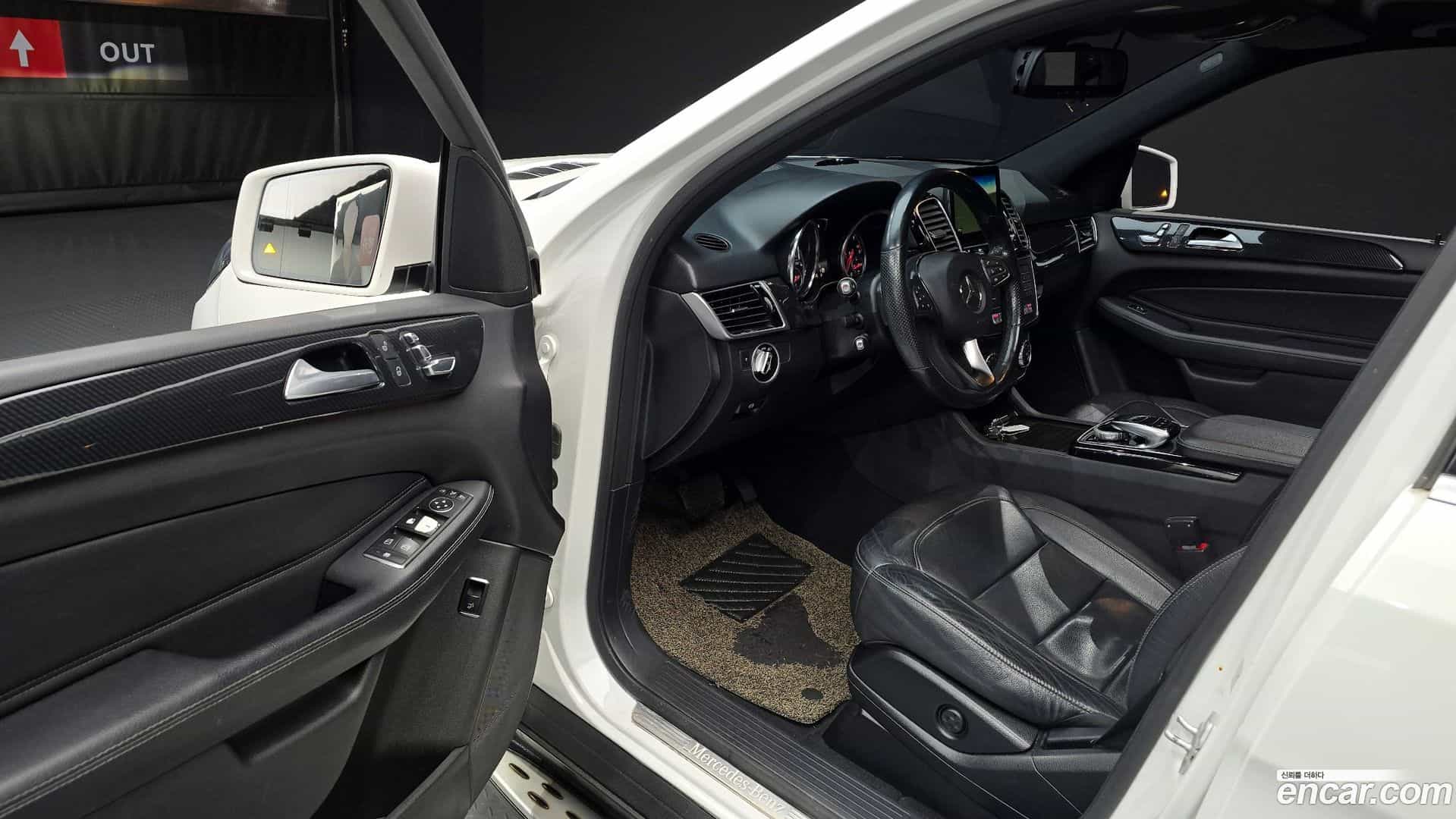 GLE-Class Mercedes-Benz 2016.7-INNER-010