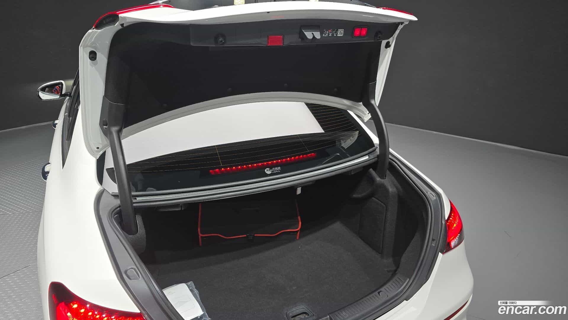 E-Class Mercedes-Benz 2023.7-OPTION-024