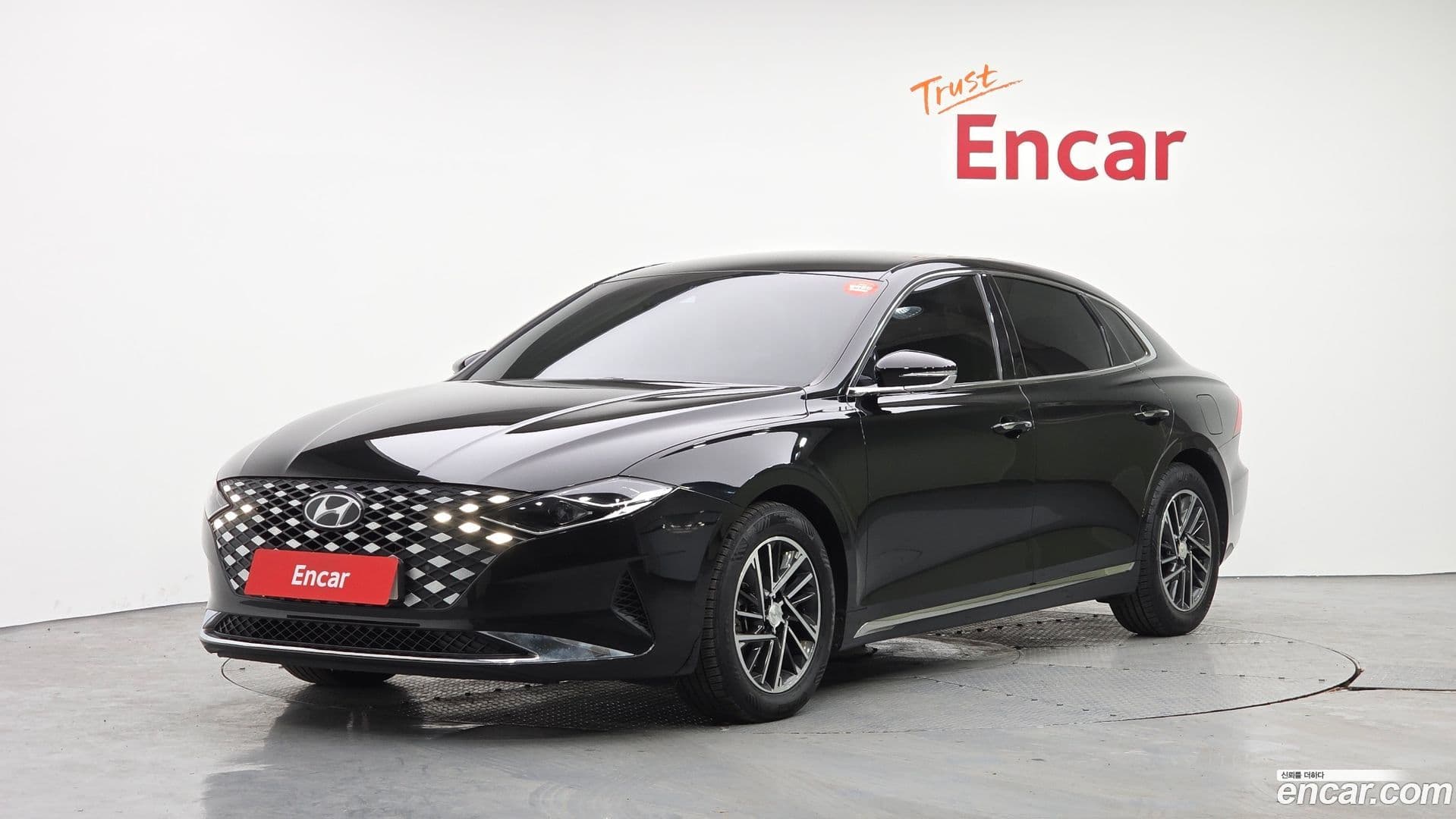 Main__Slider__Photo:Grandeur Hyundai 2022.8-0