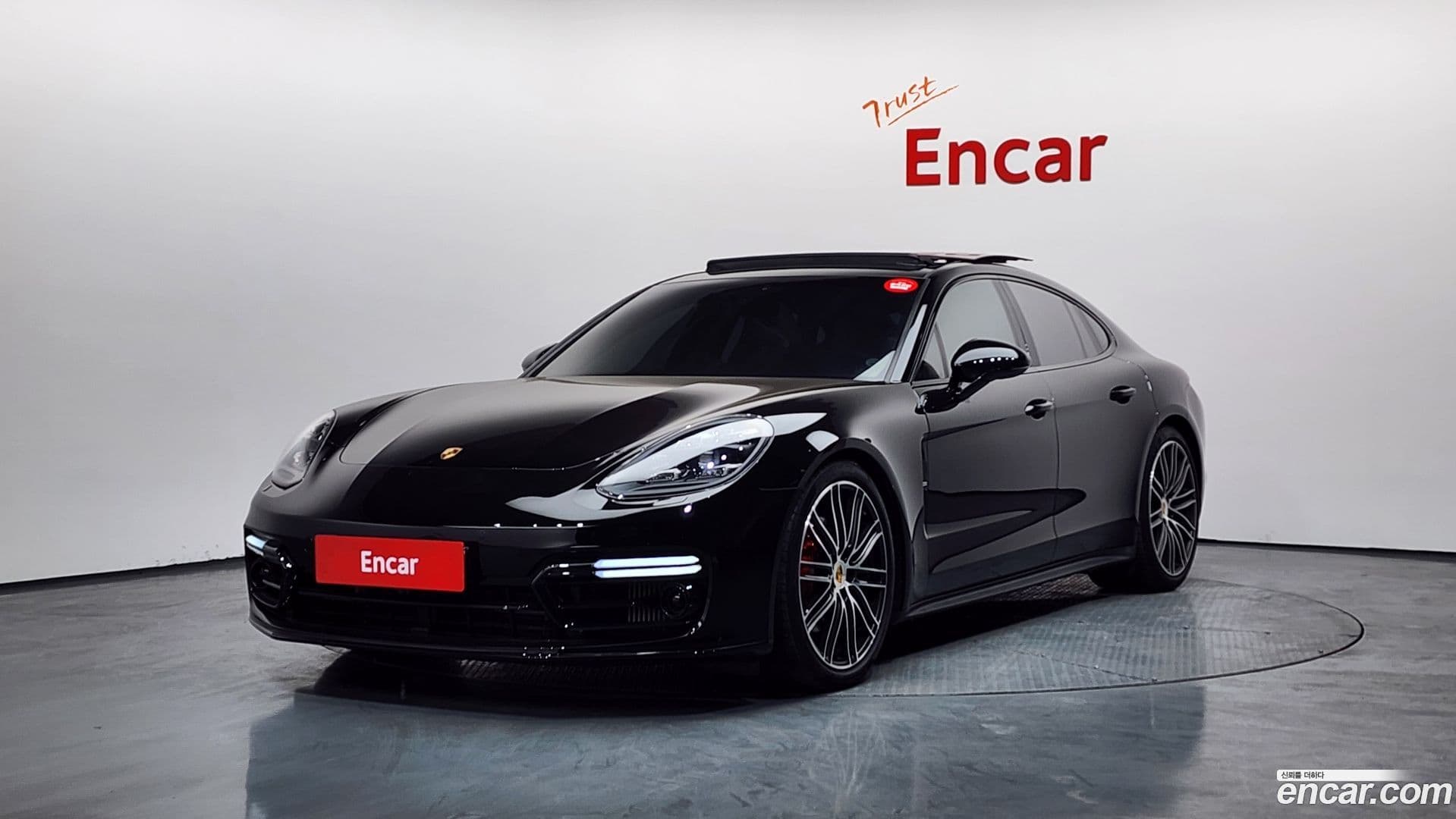 Main__Slider__Photo:Panamera Porsche 2017.10-0
