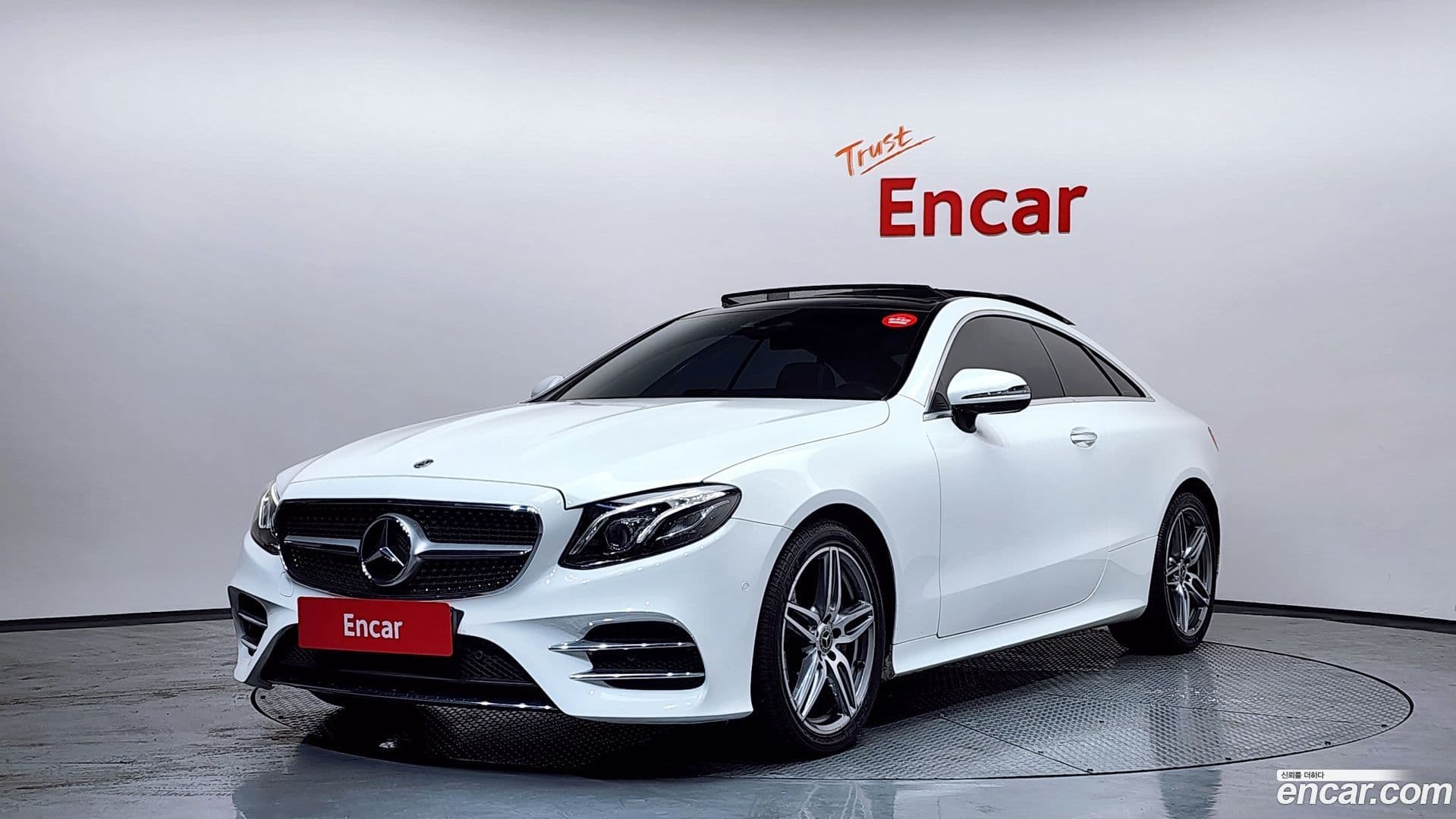 Main__Slider__Photo:E-Class Mercedes-Benz 2019.7-0
