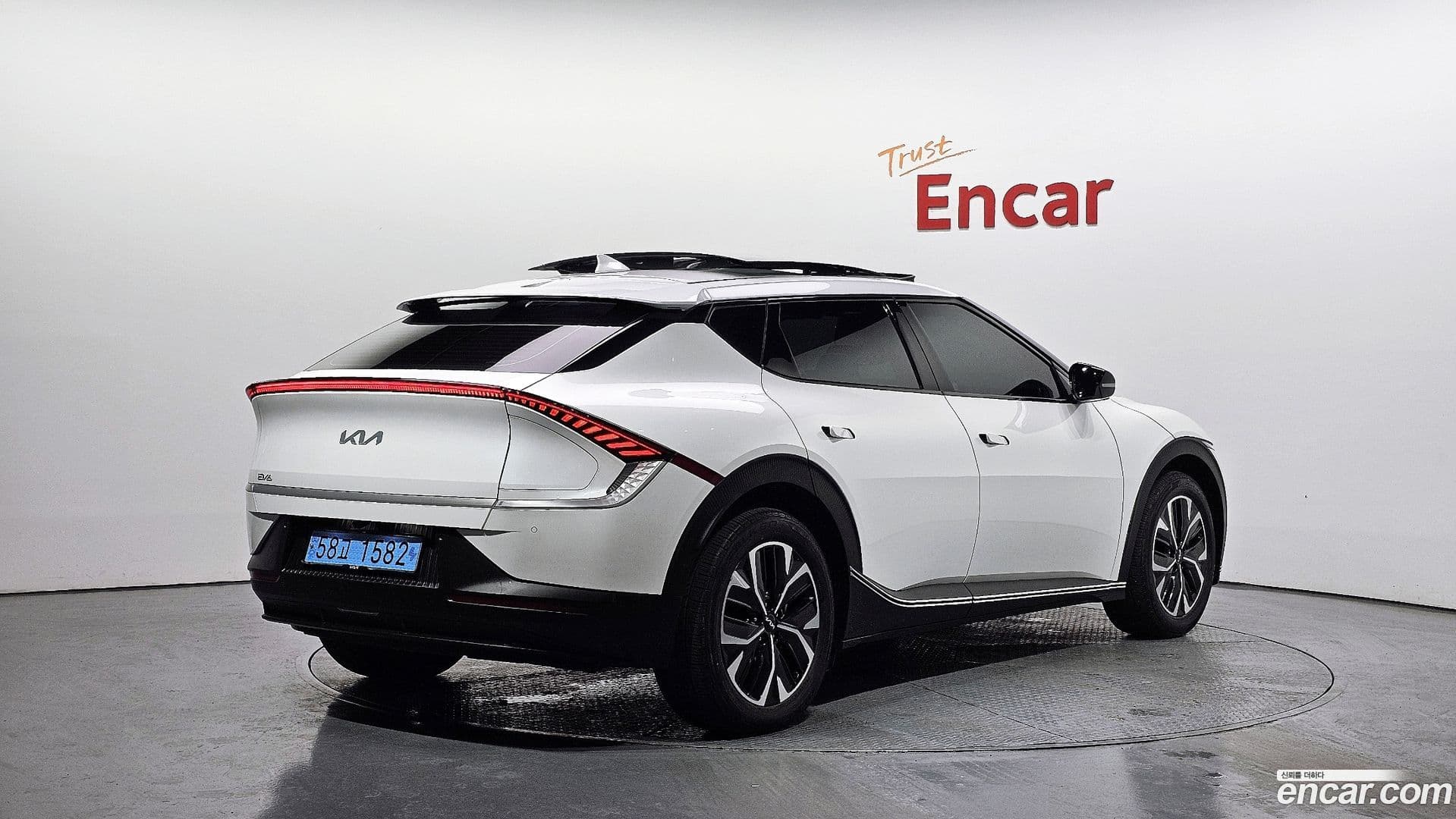 Main__Slider__Photo:EV6 Kia 2022.4-1