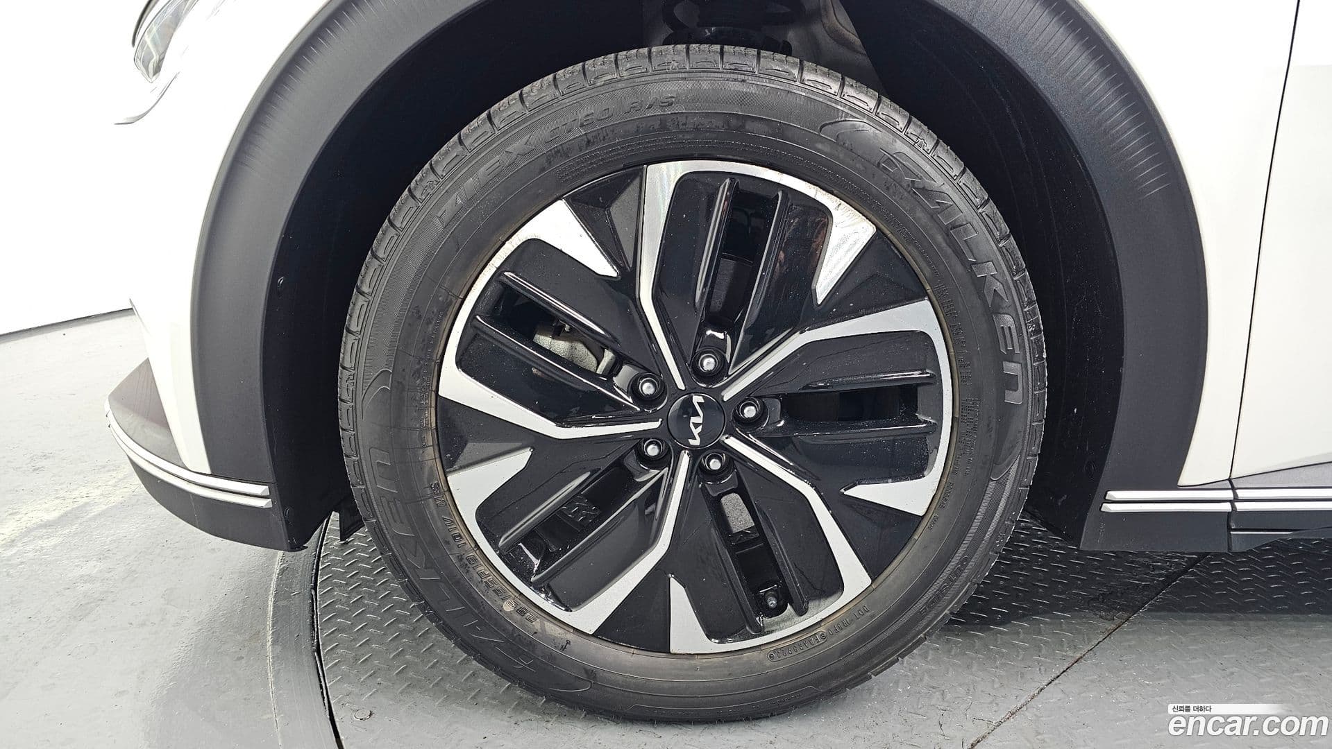 Main__Slider__Photo:EV6 Kia 2022.4-4