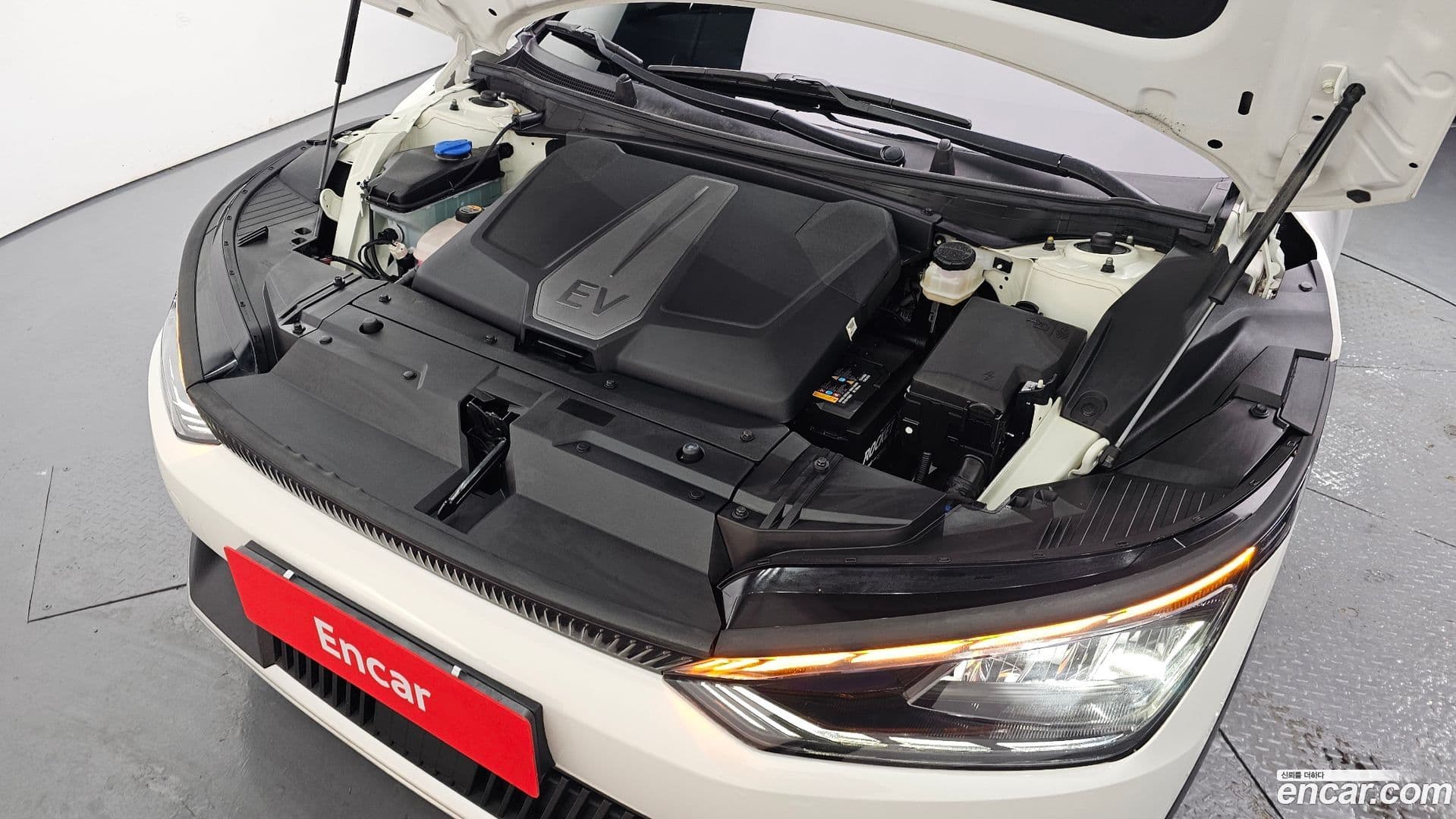 Main__Slider__Photo:EV6 Kia 2022.4-5