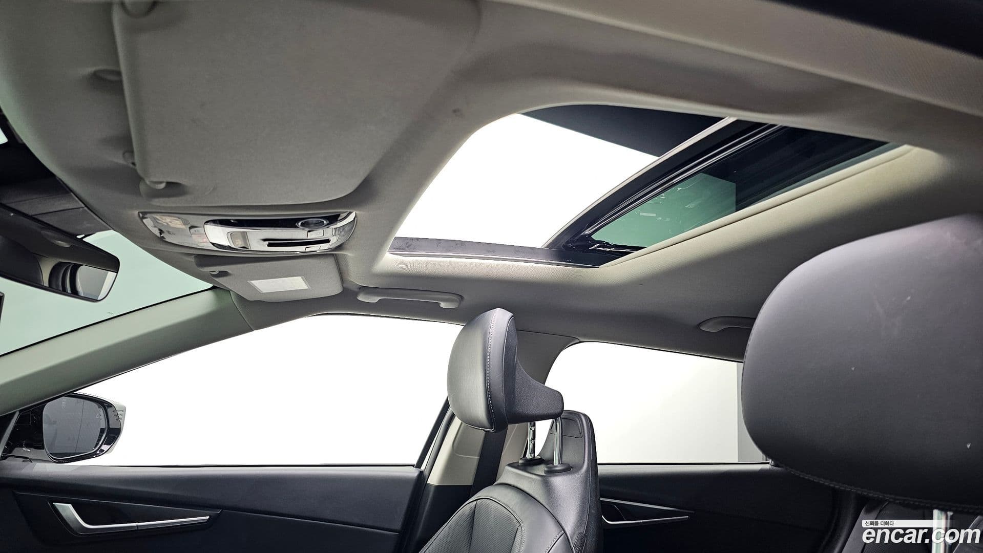Main__Slider__Photo:EV6 Kia 2022.4-16