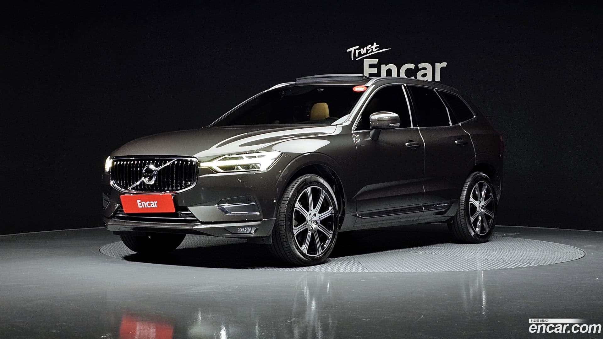 Main__Slider__Photo:XC60 Volvo 2019.0-0
