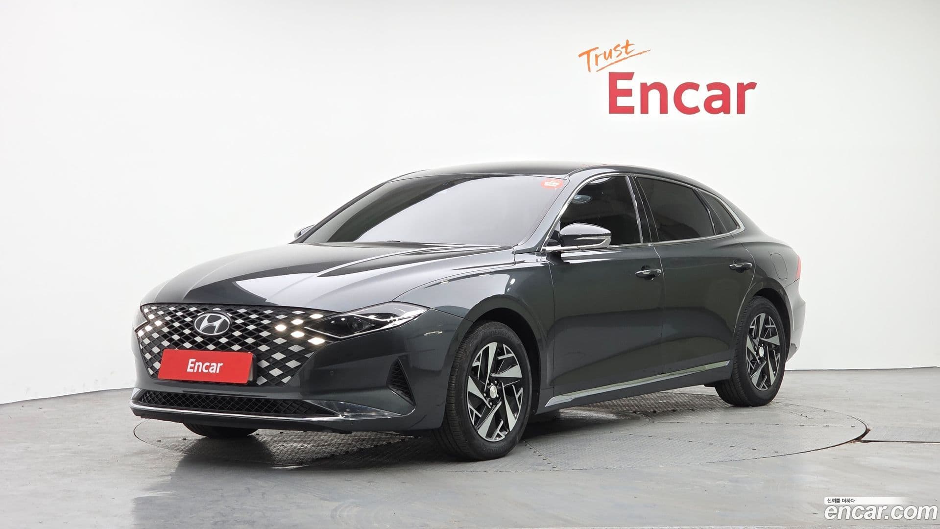 Main__Slider__Photo:Grandeur Hyundai 2021.11-0