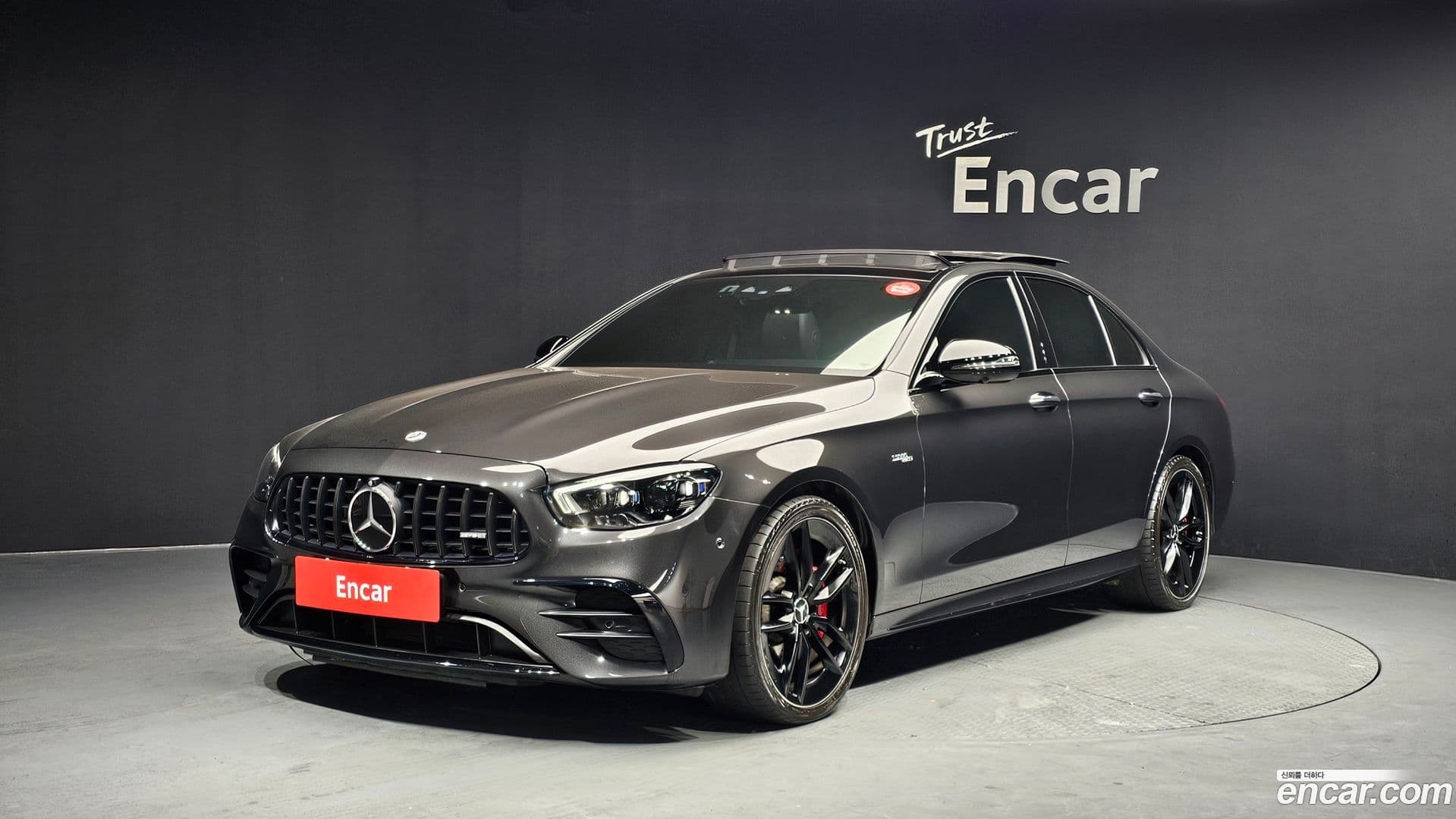 Main__Slider__Photo:E-Class Mercedes-Benz 2023.1-0