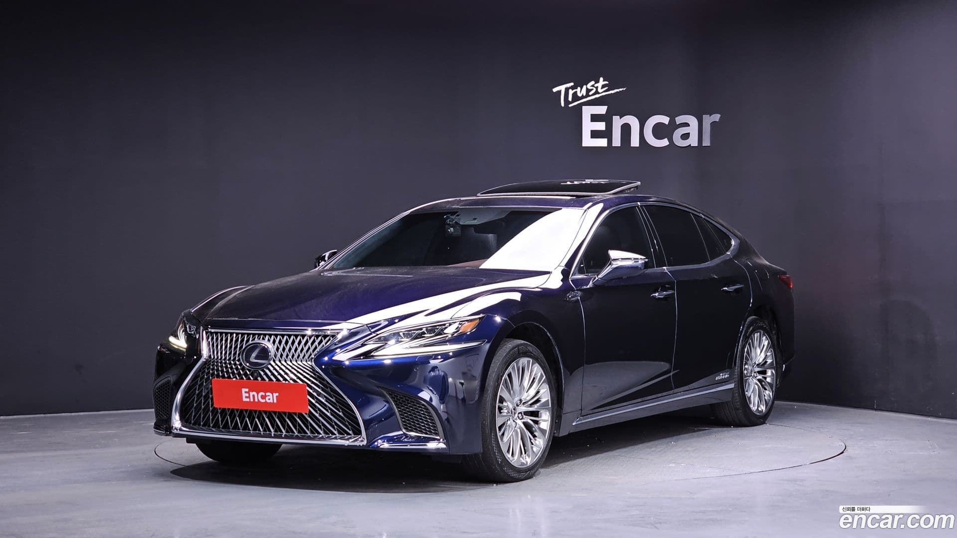 Main__Slider__Photo:LS Lexus 2019.1-0