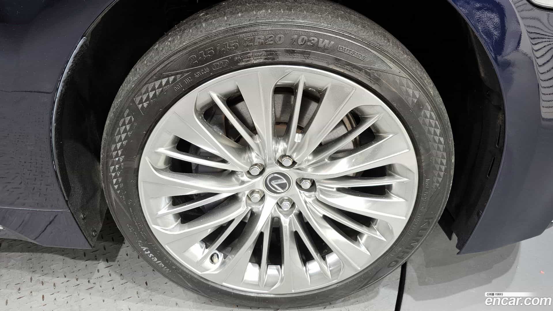 LS Lexus 2019.1-OUTER-005