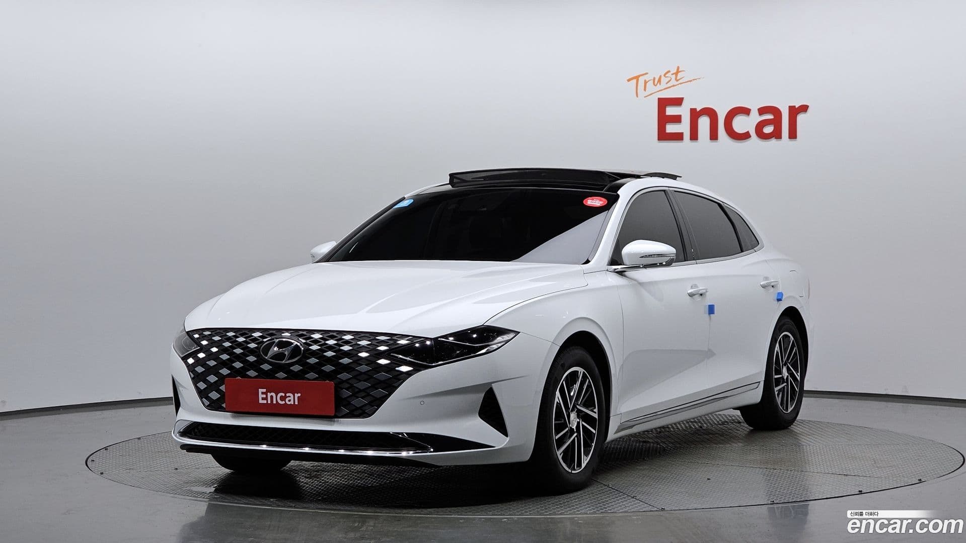 Main__Slider__Photo:Grandeur Hyundai 2021.10-0