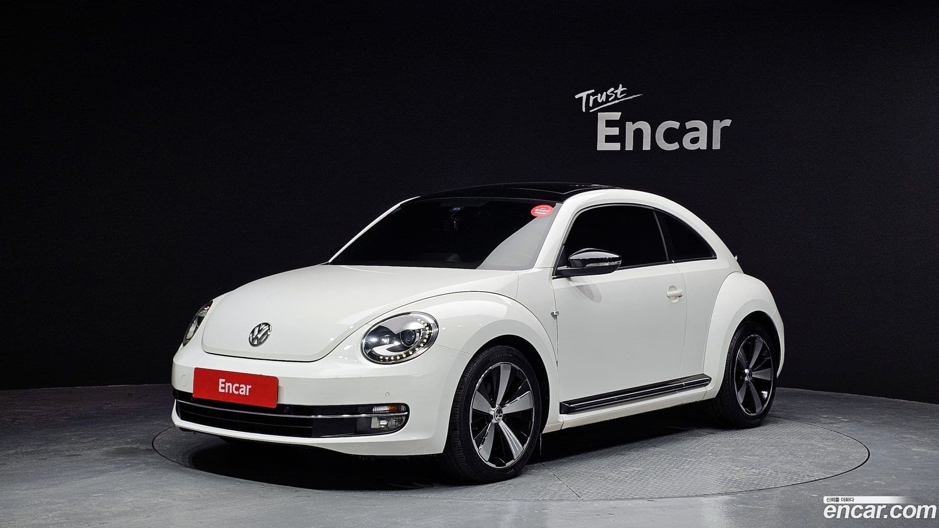 Main__Slider__Photo:Beatle Volkswagen 2014.0-0