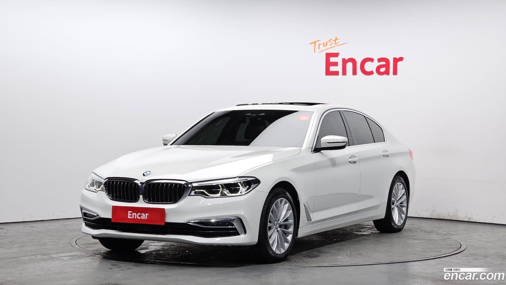 Main__Slider__Photo:5-Series BMW 2019.4-0