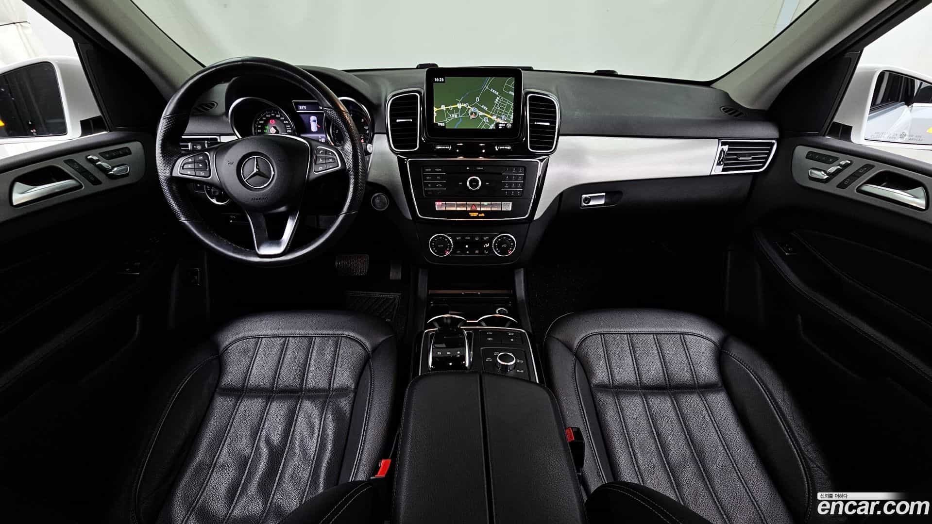 GLE-Class Mercedes-Benz 2018.9-INNER-007