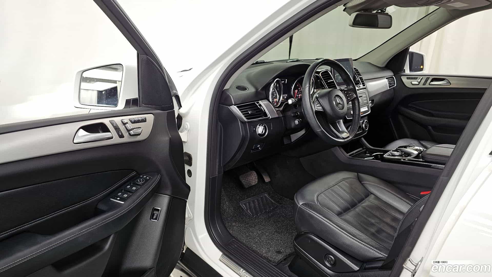 GLE-Class Mercedes-Benz 2018.9-INNER-010