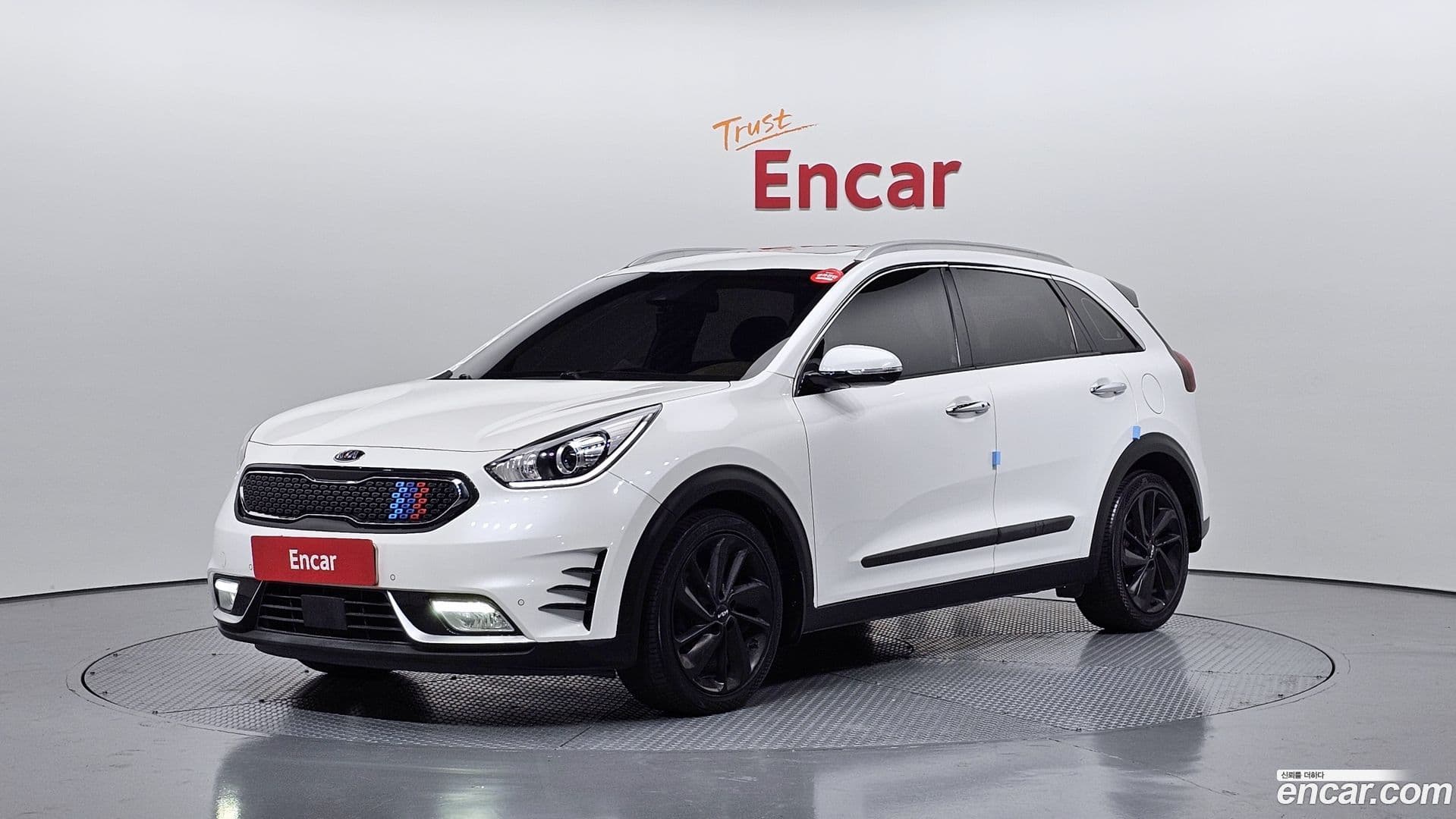 Main__Slider__Photo:Niro Kia 2016.3-0