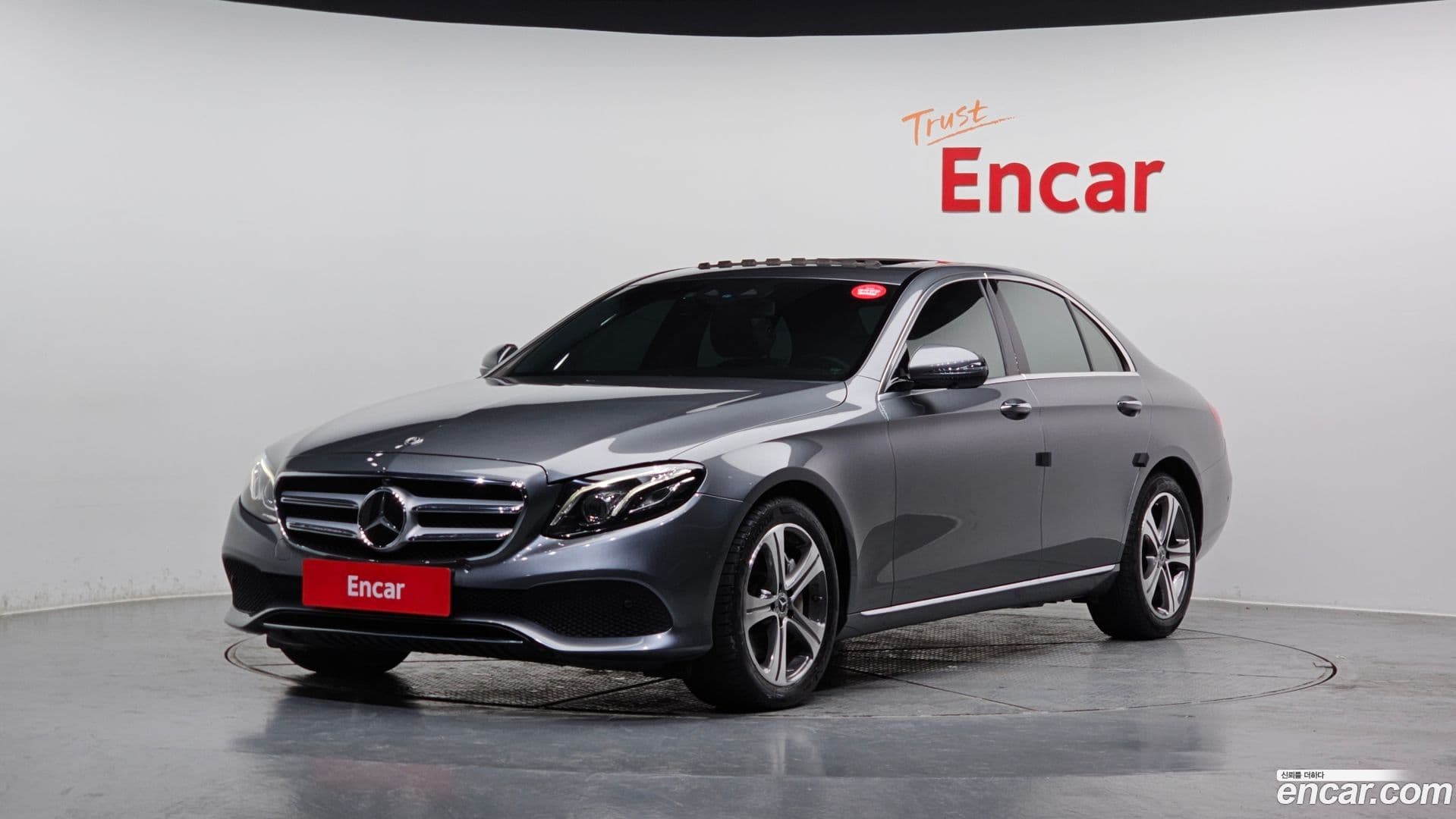 Main__Slider__Photo:E-Class Mercedes-Benz 2017.6-0