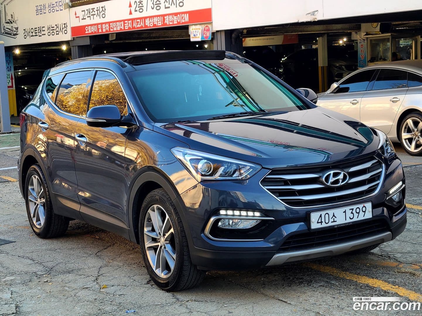 Main__Slider__Photo:Santafe Hyundai 2017.2-0