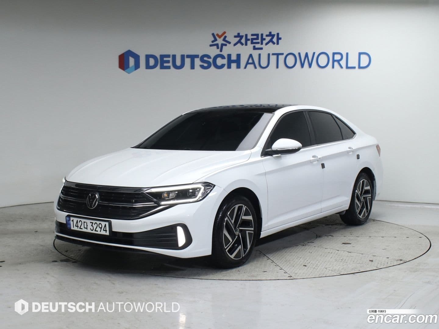 Main__Slider__Photo:Jetta Volkswagen 2023.11-0