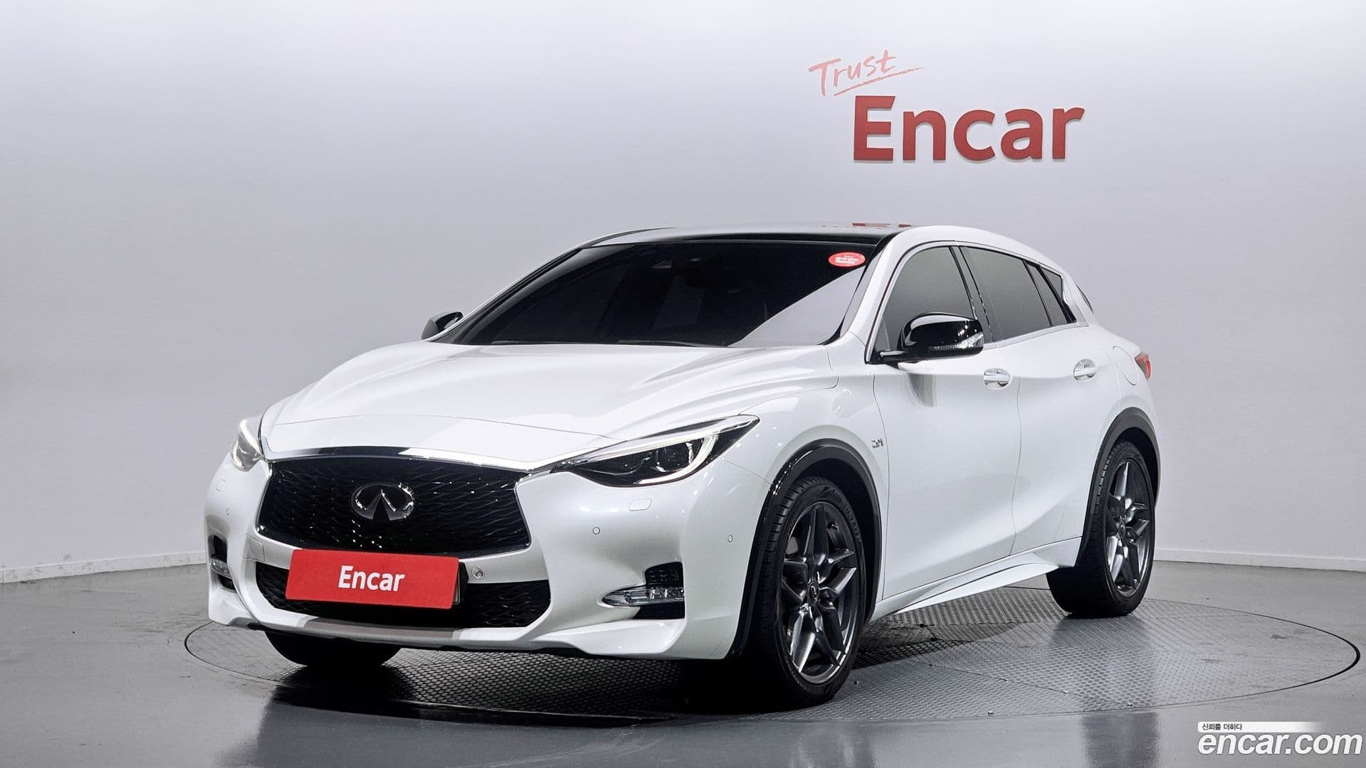 Main__Slider__Photo:Q30 Infiniti 2017.4-0