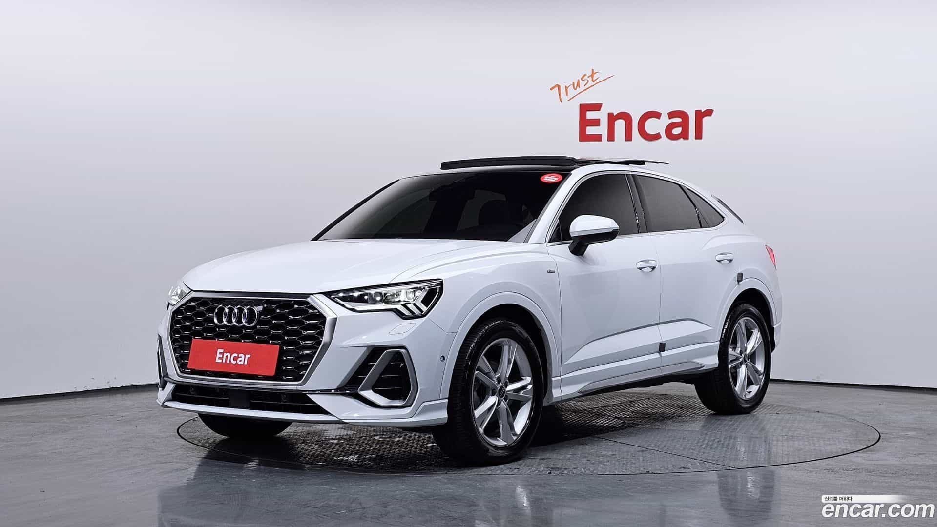Q3 Audi 2023.11-OUTER-001