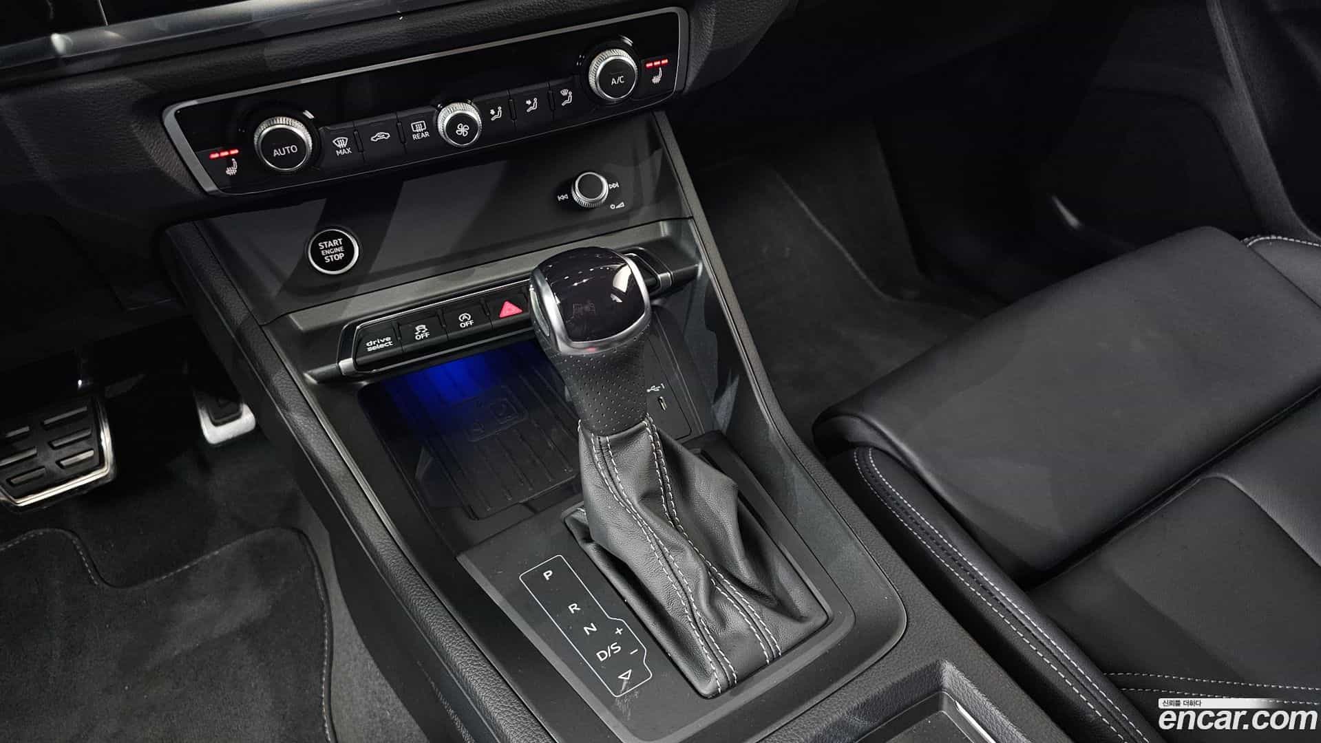 Q3 Audi 2023.11-INNER-009