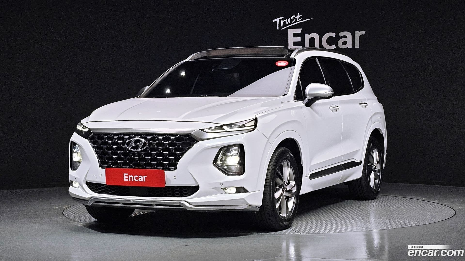 Main__Slider__Photo:Santafe Hyundai 2019.0-0