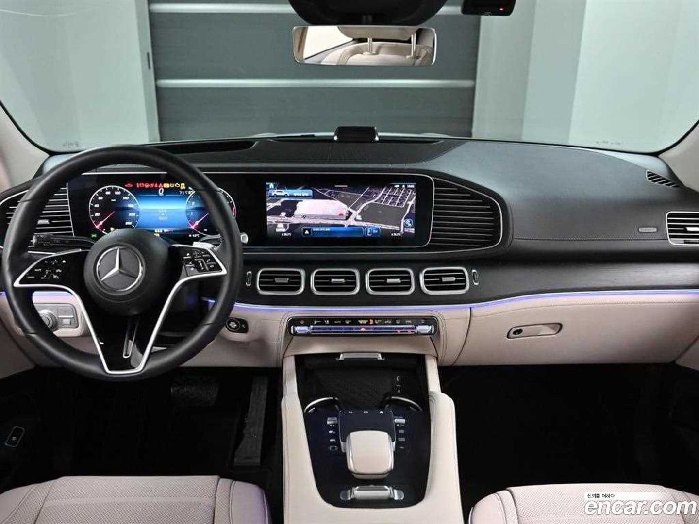 Main__Slider__Photo:GLE-Class Mercedes-Benz 2025.4-0