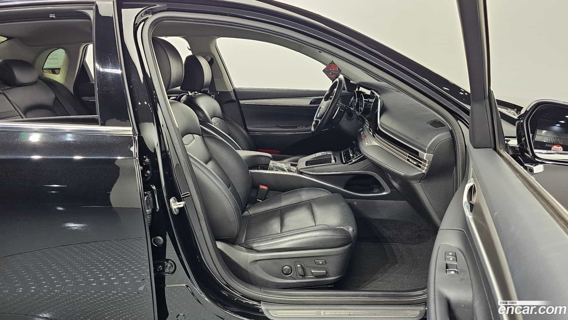 Grandeur Hyundai 2020.1-INNER-010