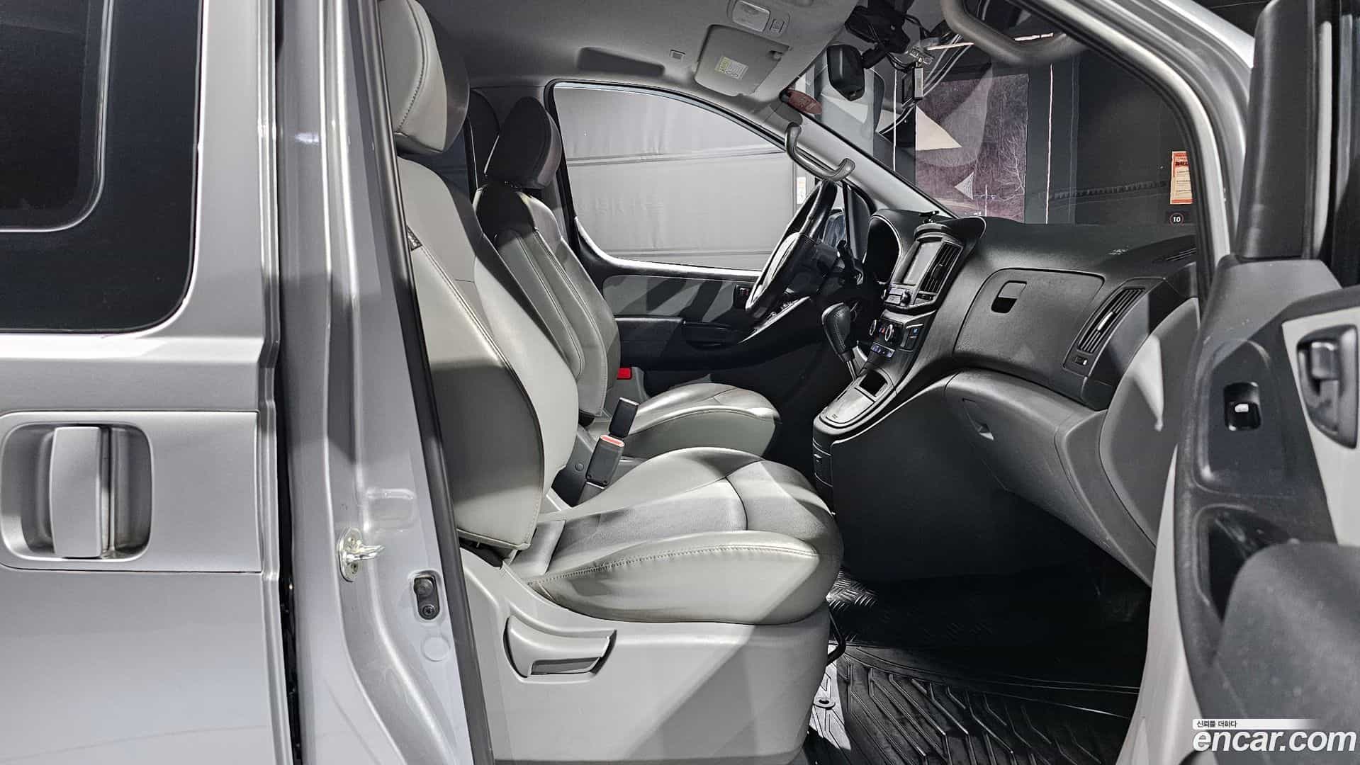 Starex Hyundai 2018.6-OPTION-015