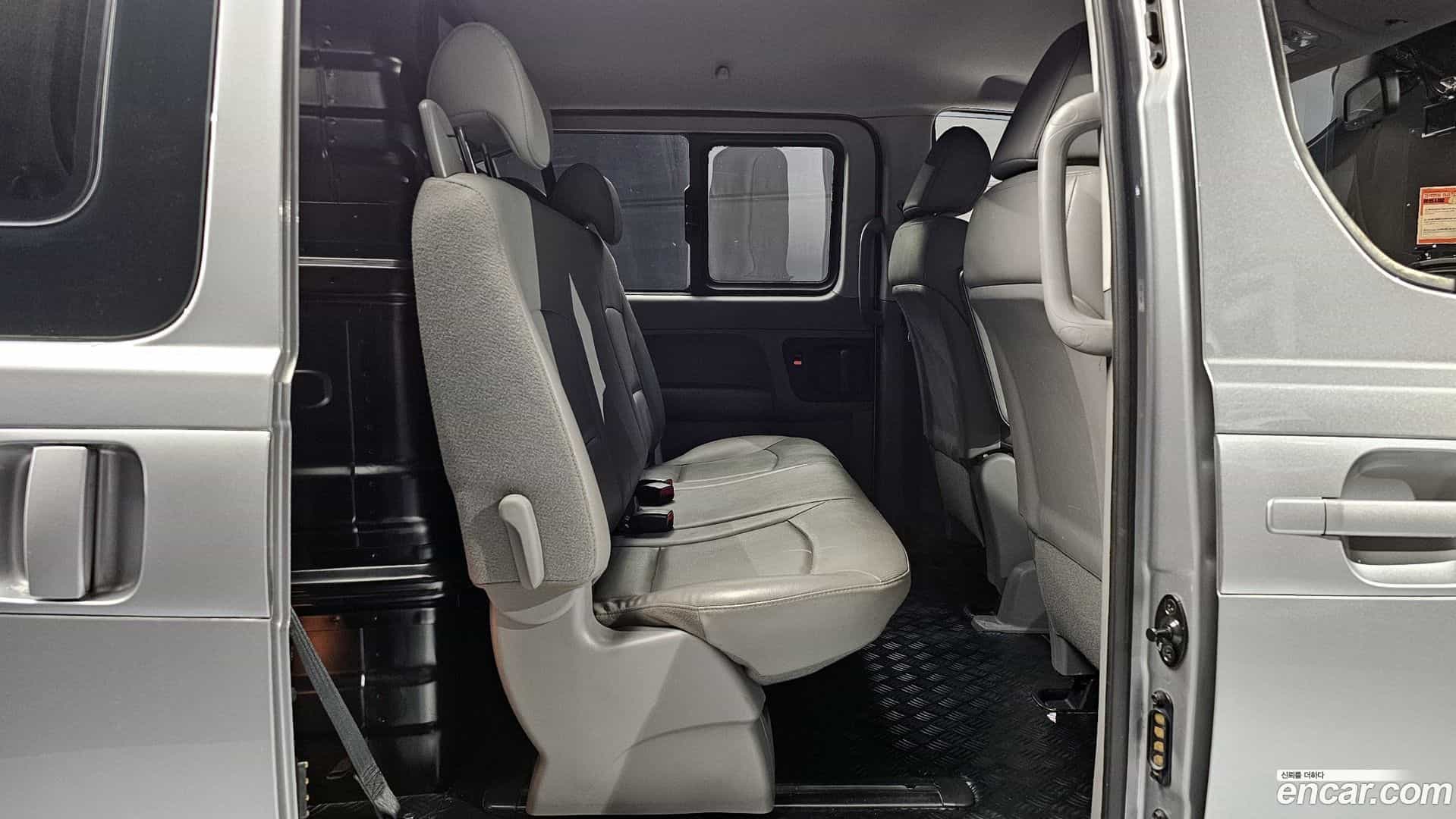 Starex Hyundai 2018.6-OPTION-016