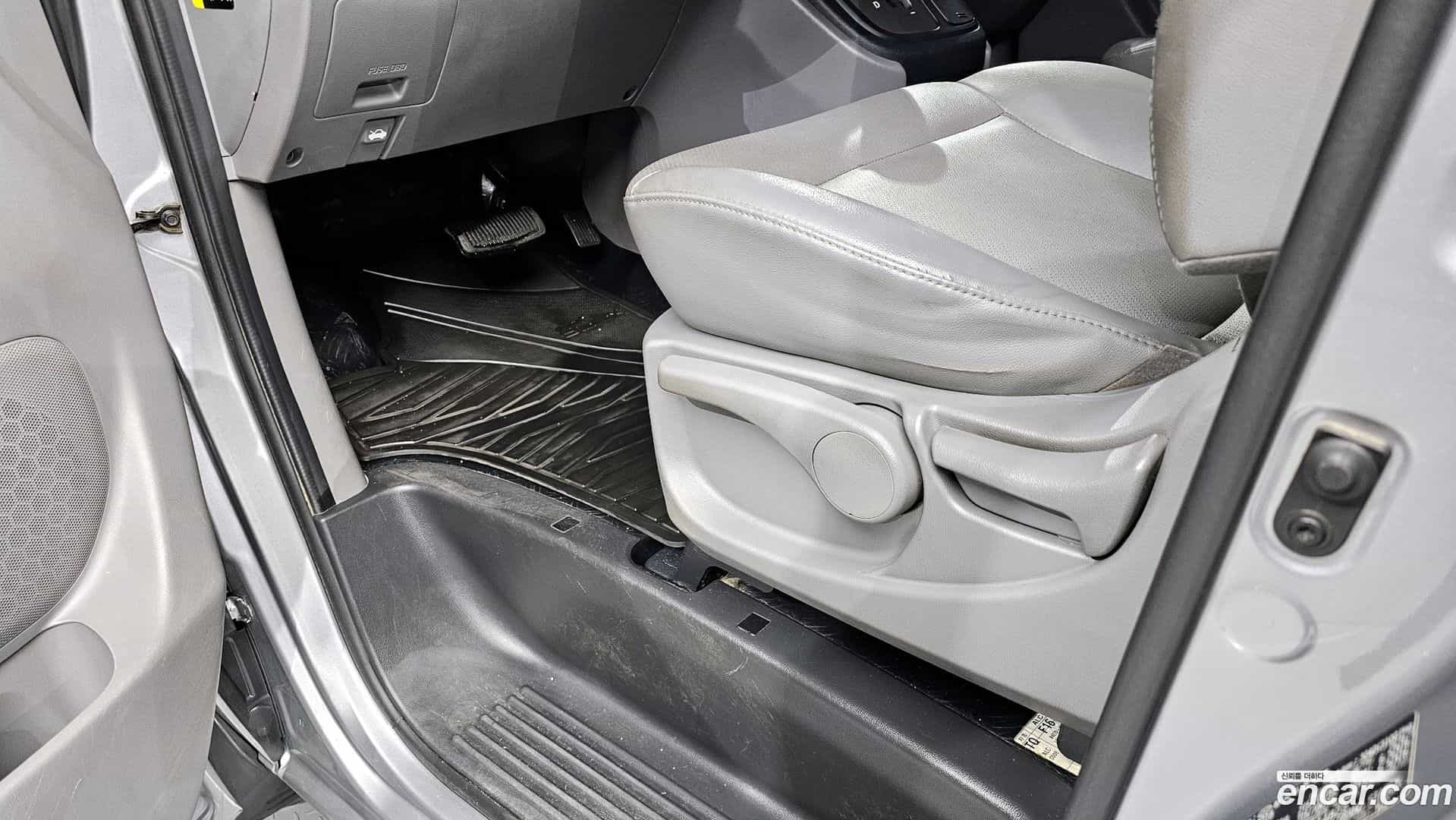 Starex Hyundai 2018.6-OPTION-019