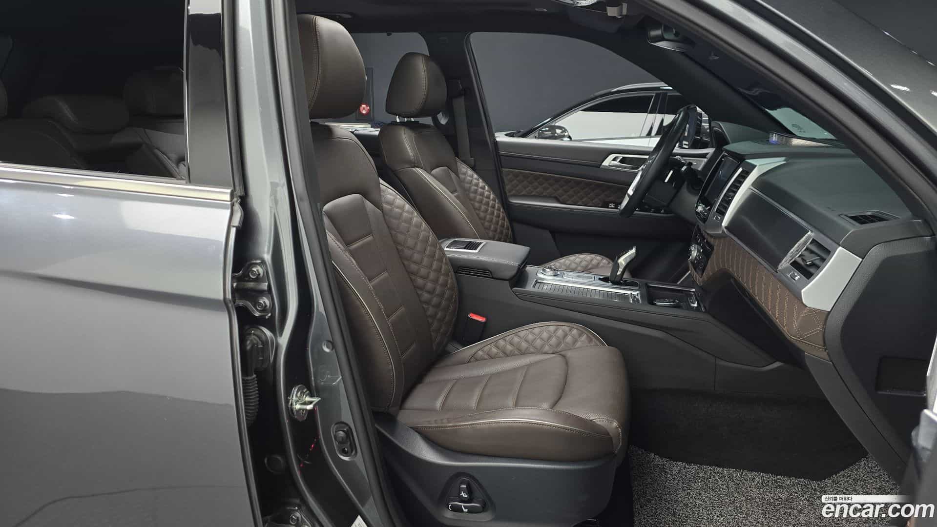 Rexton KG Mobility 2023.0-INNER-010