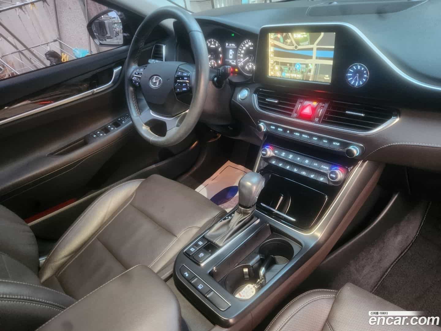 Grandeur Hyundai 2018.1-OPTION-016
