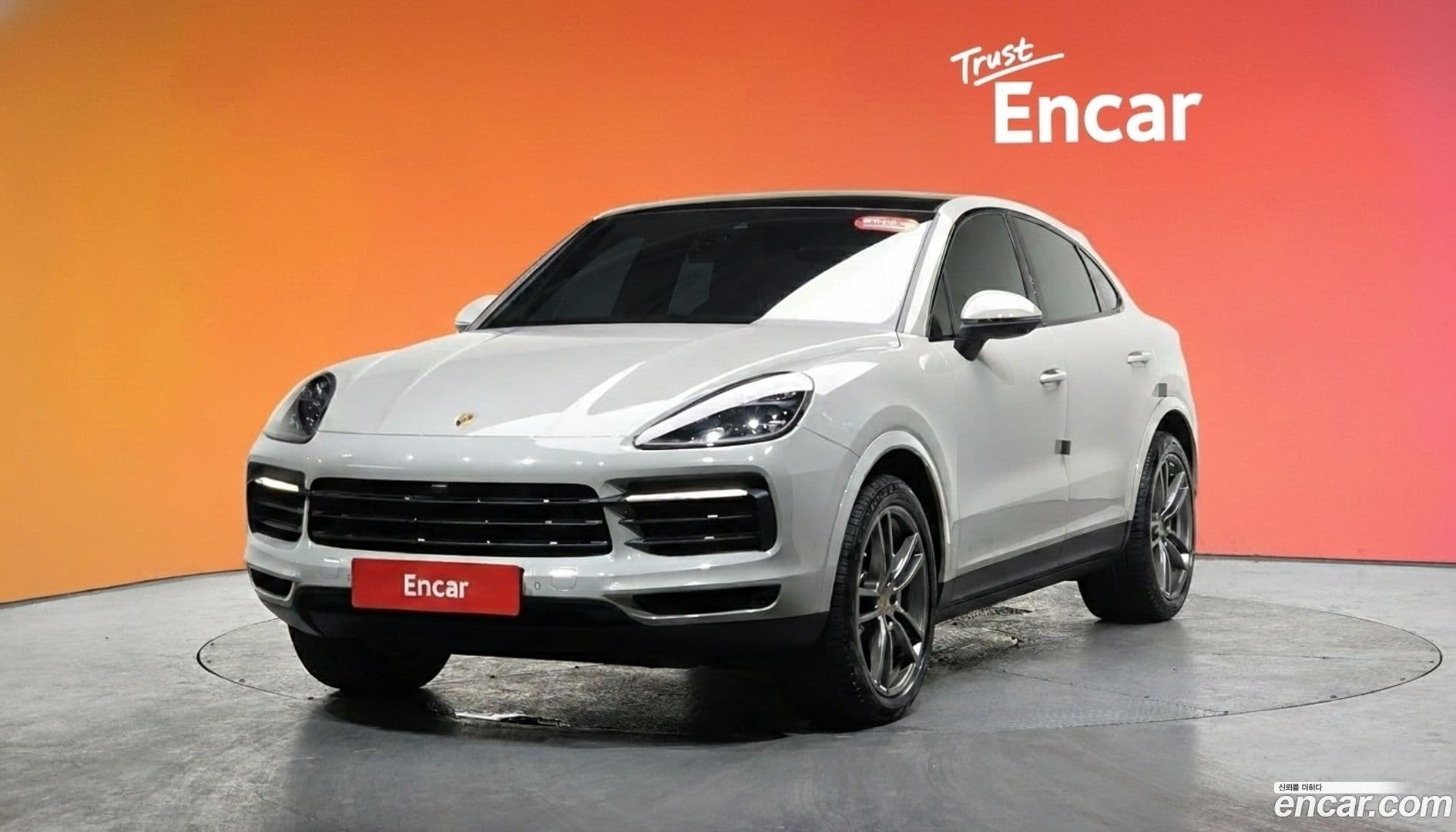 Main__Slider__Photo:Cayenne Porsche 2020.7-0