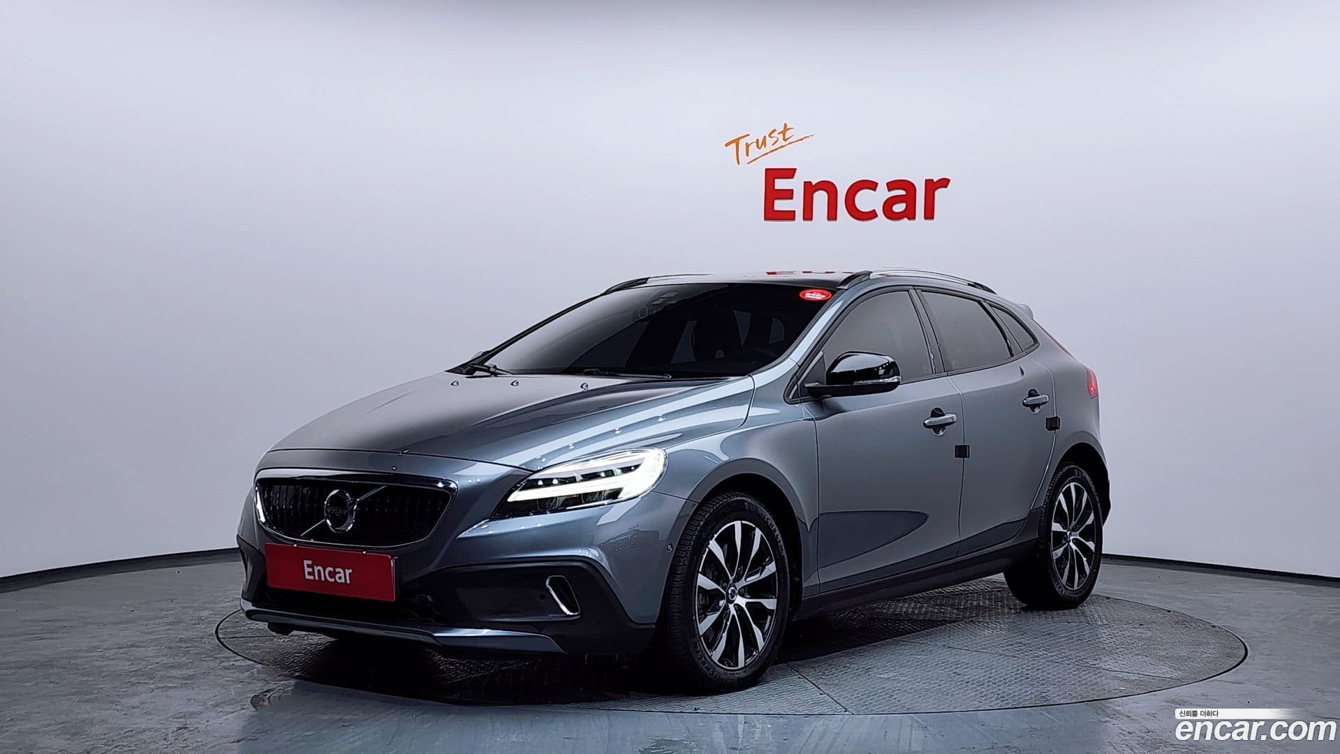 Main__Slider__Photo:V40 Volvo 2019.4-0