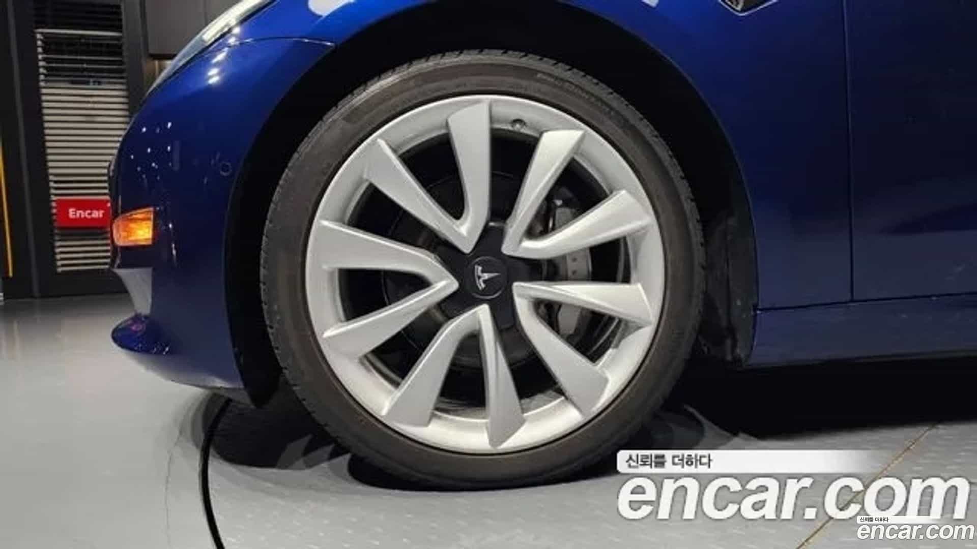 Model 3 Tesla 2020.2-OUTER-005