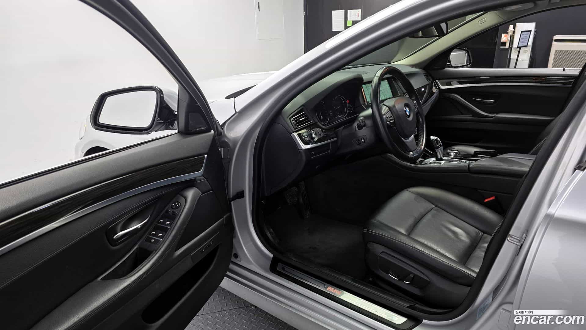 5-Series BMW 2014.2-INNER-010