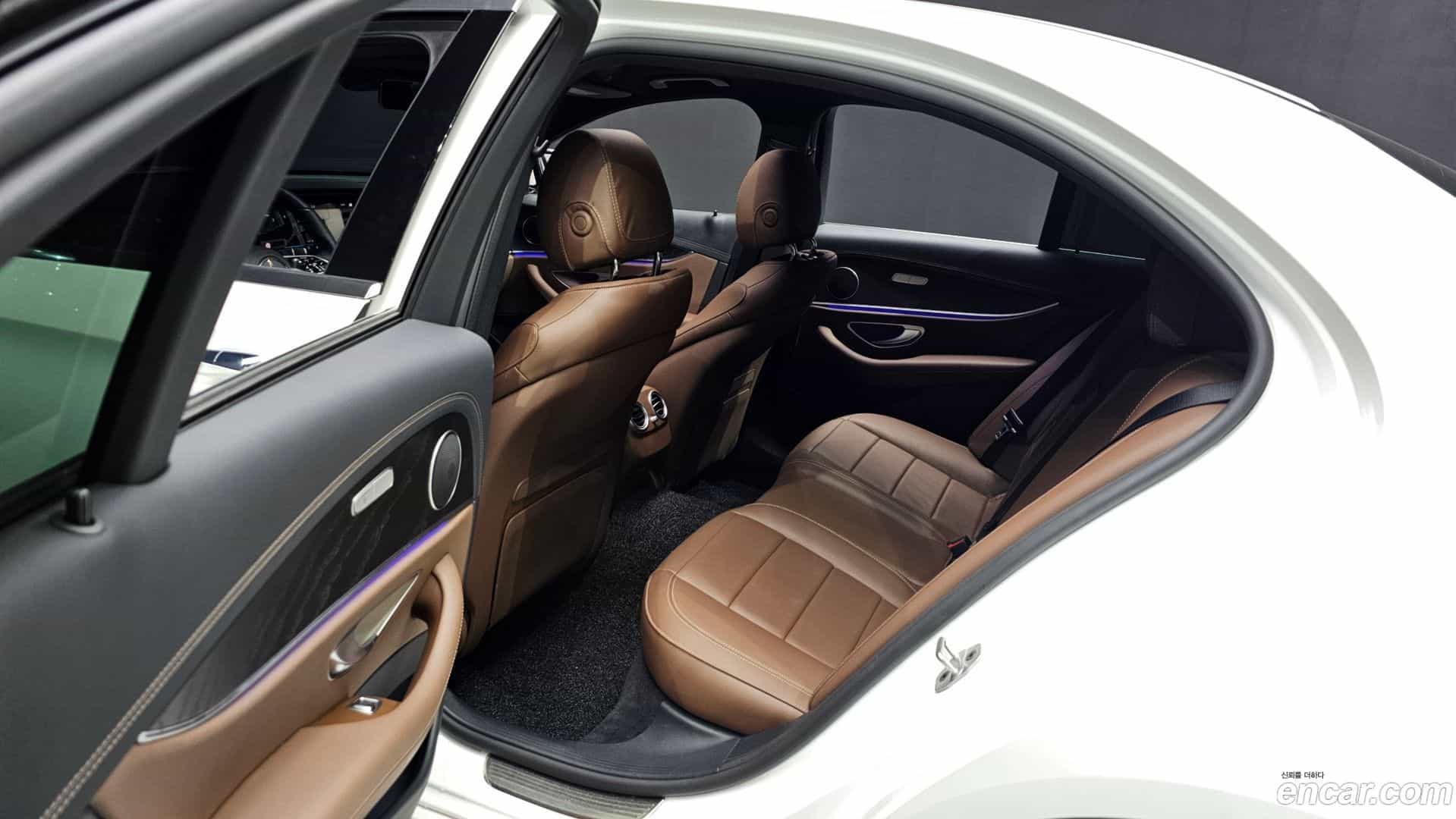 E-Class Mercedes-Benz 2023.6-OPTION-016
