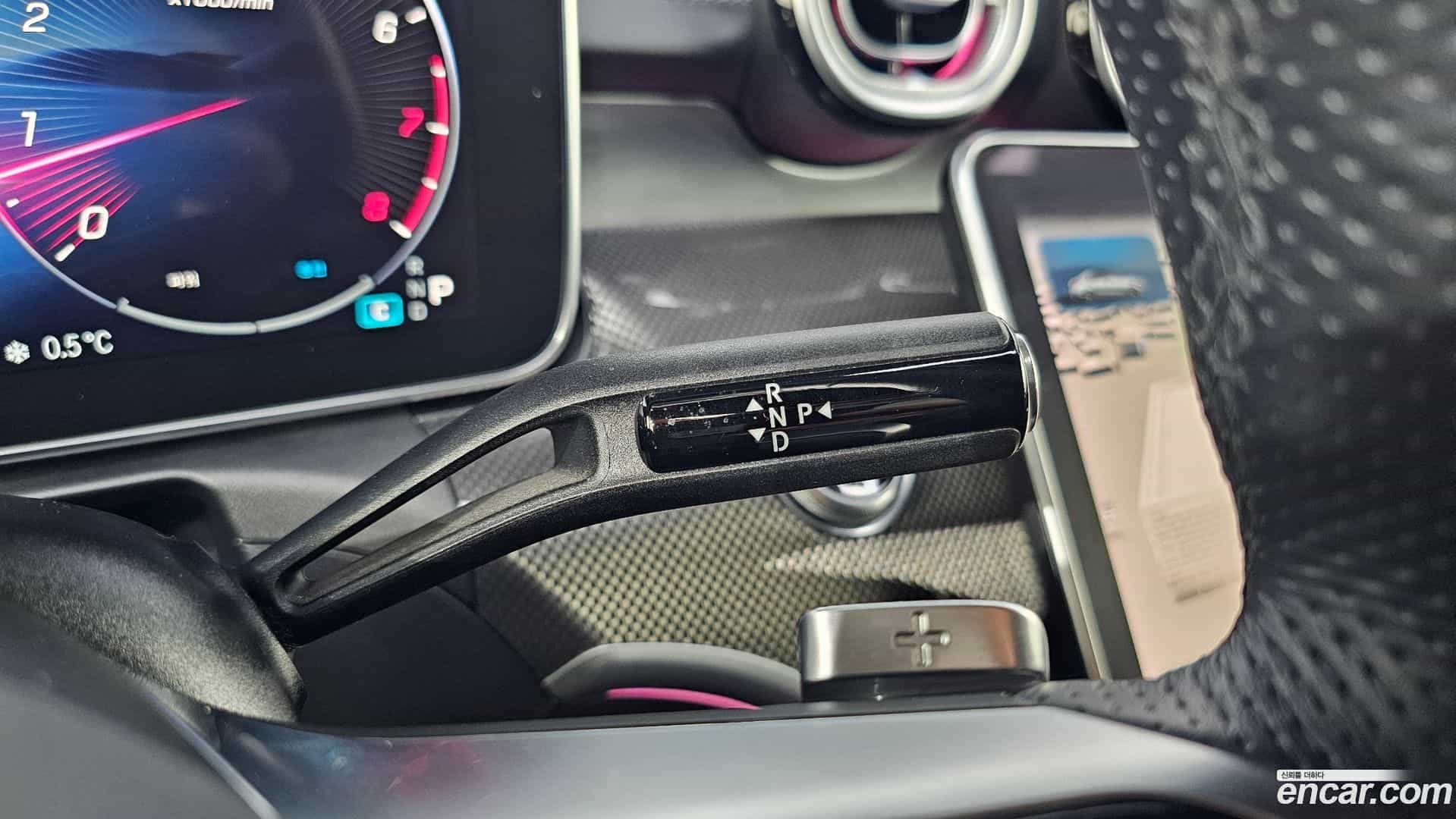C-Class Mercedes-Benz 2022.3-INNER-009