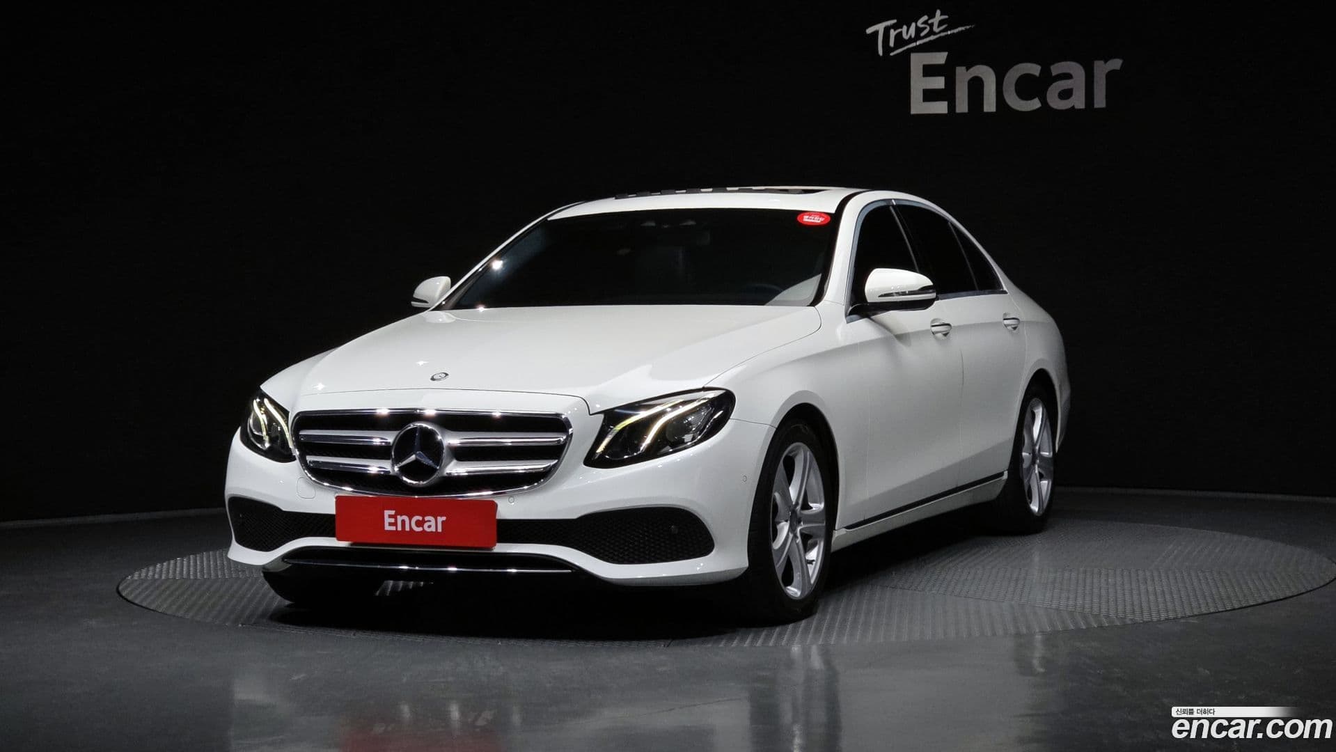 Main__Slider__Photo:E-Class Mercedes-Benz 2017.1-0