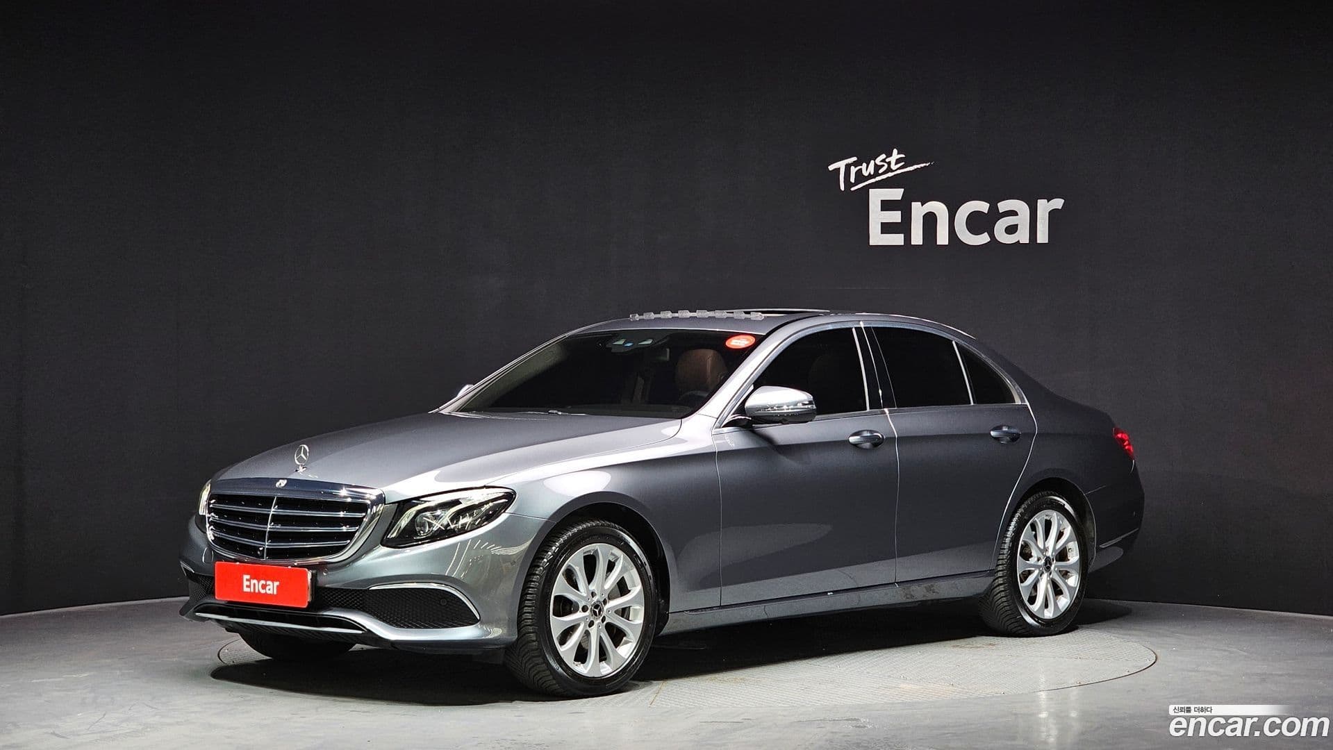 Main__Slider__Photo:E-Class Mercedes-Benz 2018.10-0
