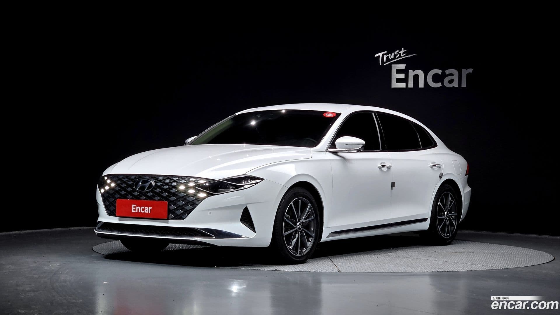 Main__Slider__Photo:Grandeur Hyundai 2021.11-0