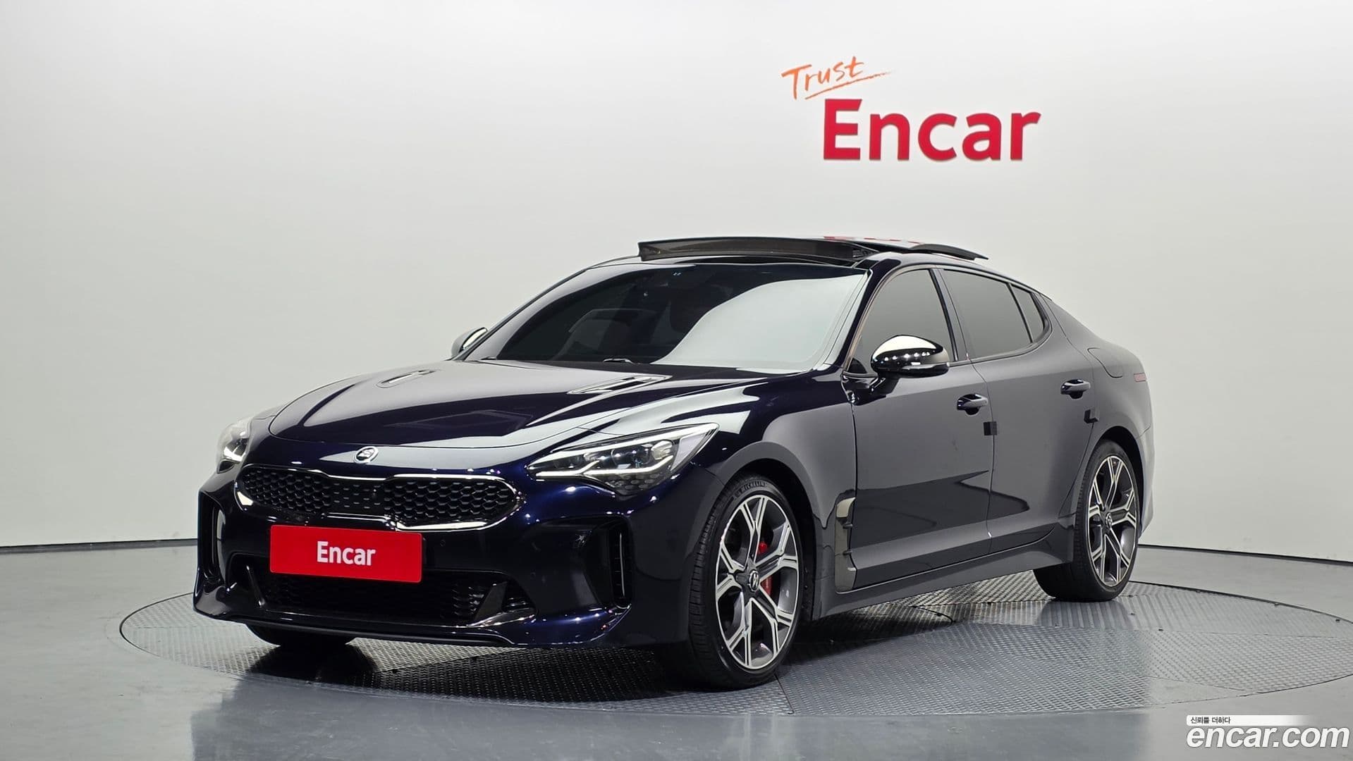 Main__Slider__Photo:Stinger Kia 2018.6-0